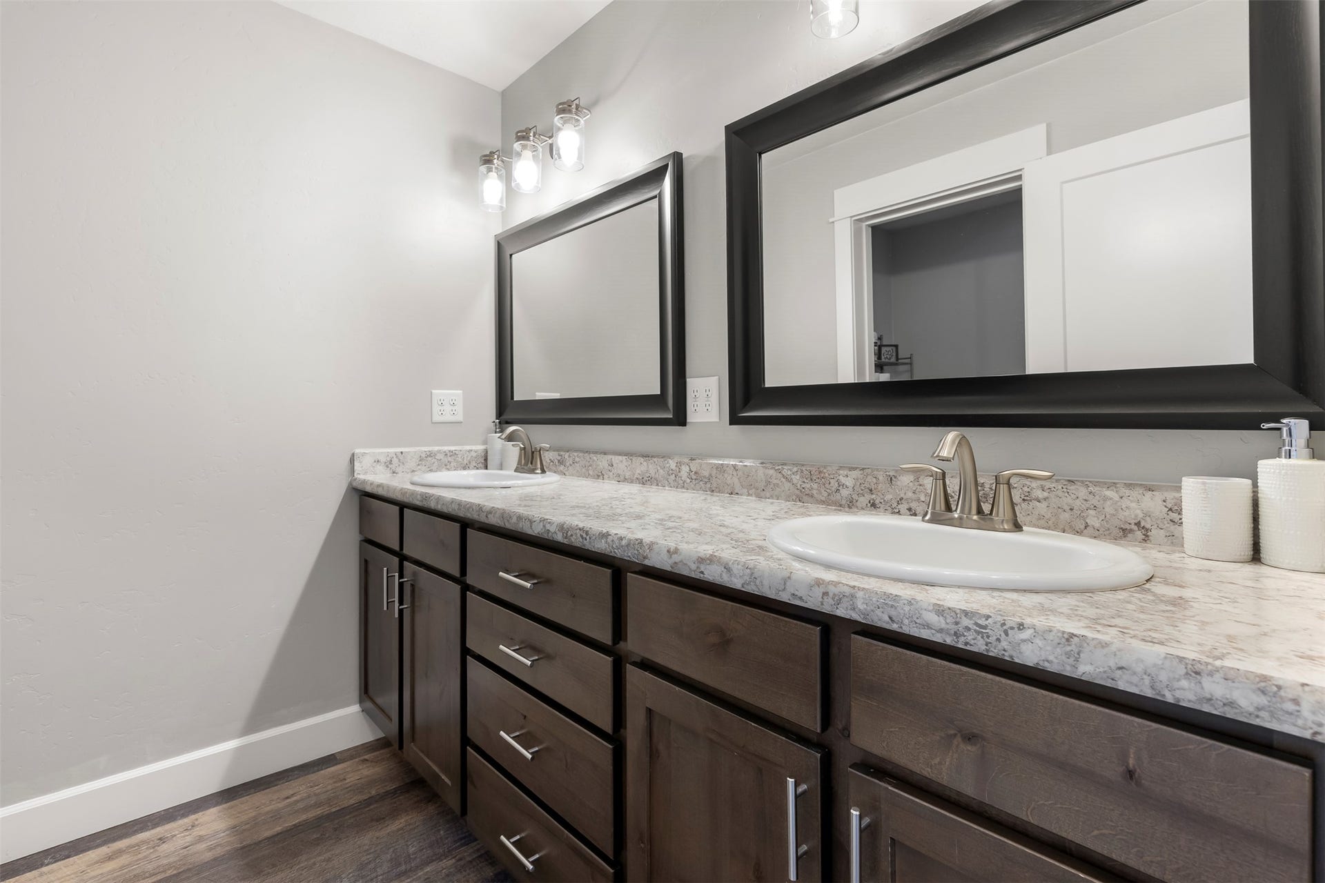 601 Ruby Court, Stevensville, MT 59870 2nd Floor Bathroom