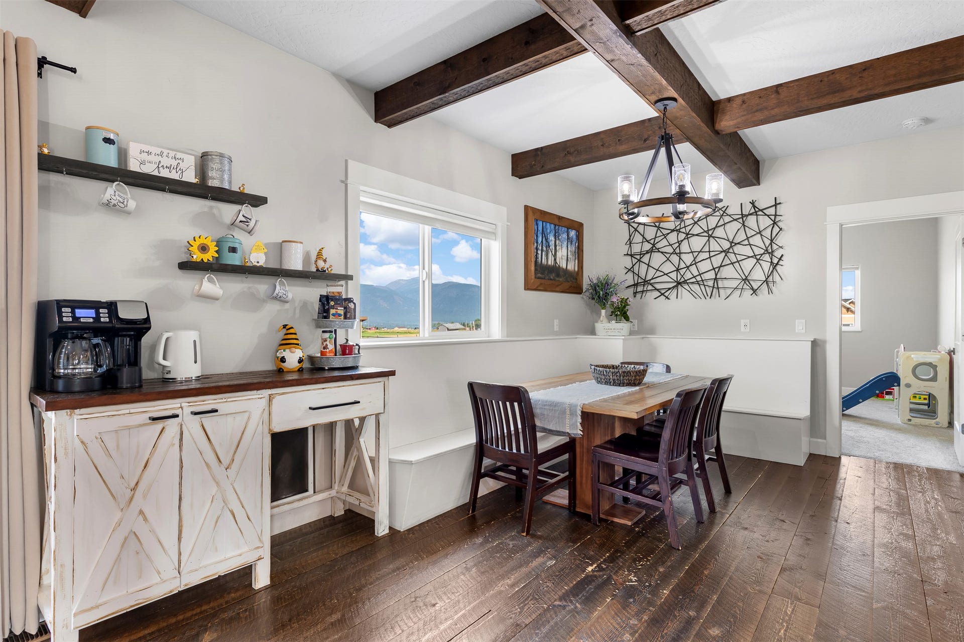 601 Ruby Court, Stevensville, MT 59870 Built in benches, dining area