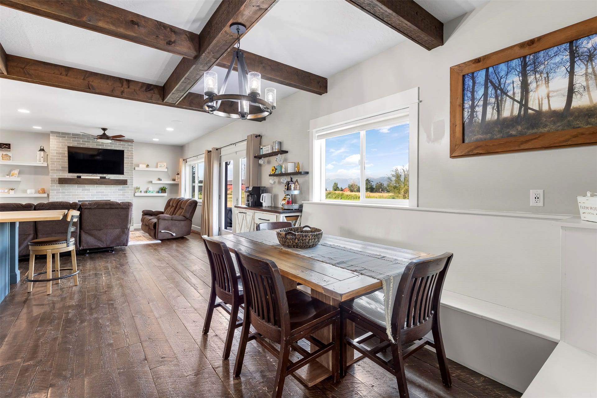 601 Ruby Court, Stevensville, MT 59870 Built in benches, dining area; main floor living area