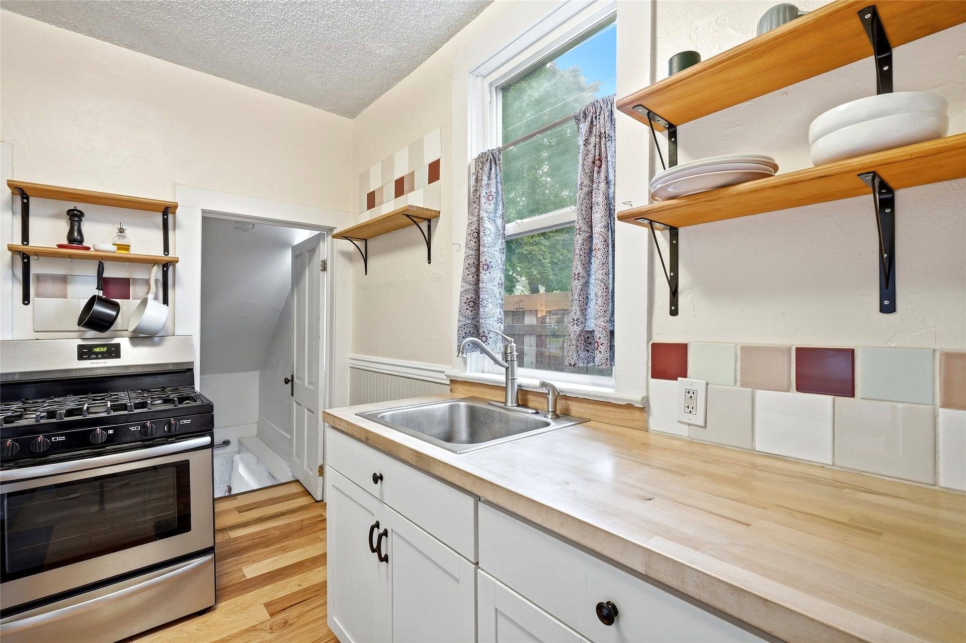327 3rd Street E, Kalispell, MT 59901 327 3rd Street E, Kalispell, MT 59901