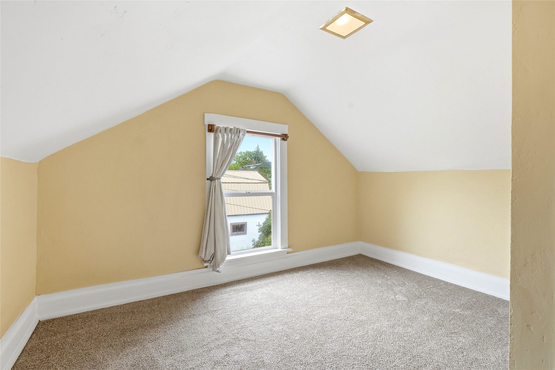 327 3rd Street E, Kalispell, MT 59901 327 3rd Street E, Kalispell, MT 59901
