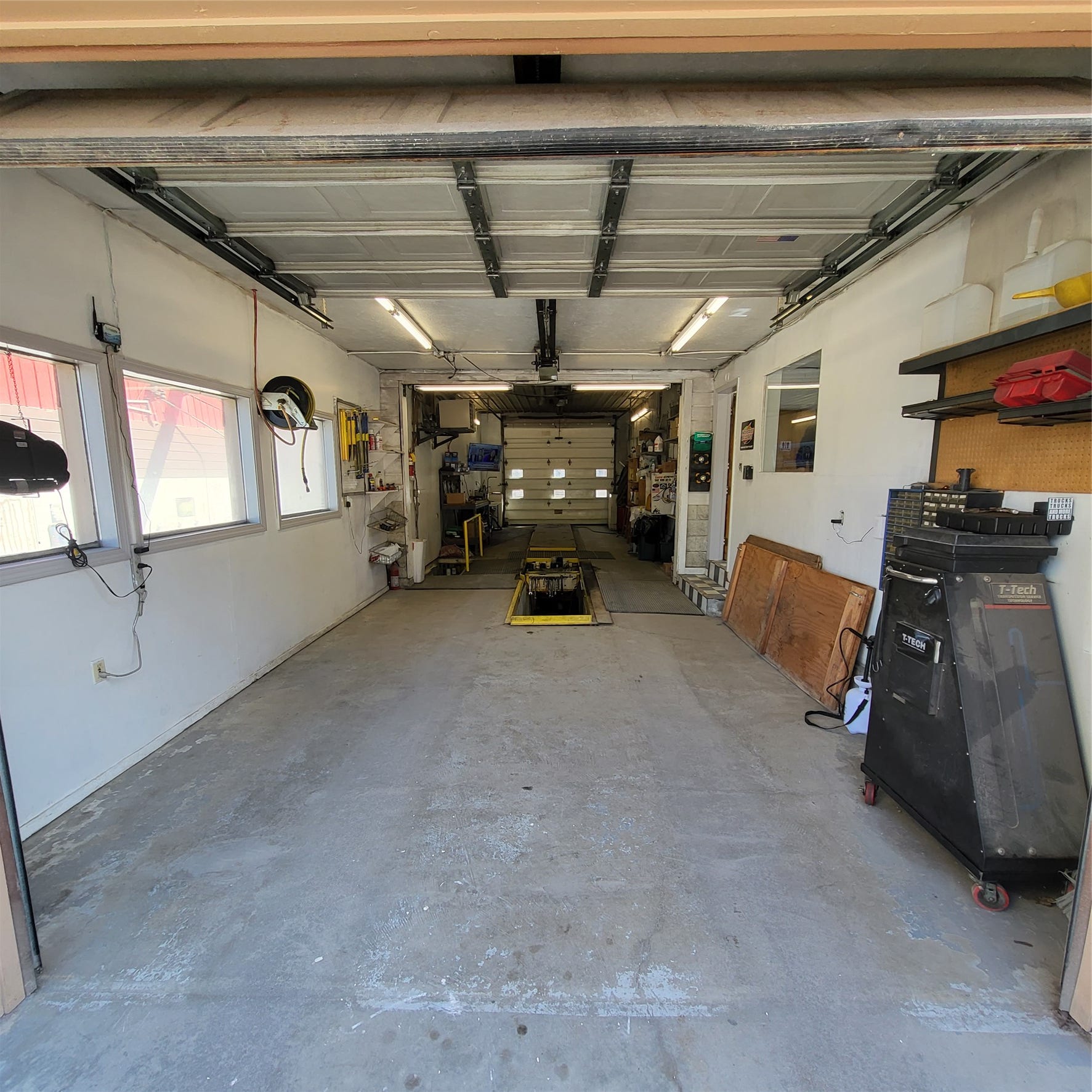 8539 MT Hwy 35, Bigfork, MT 59911 Dual oil change bay
