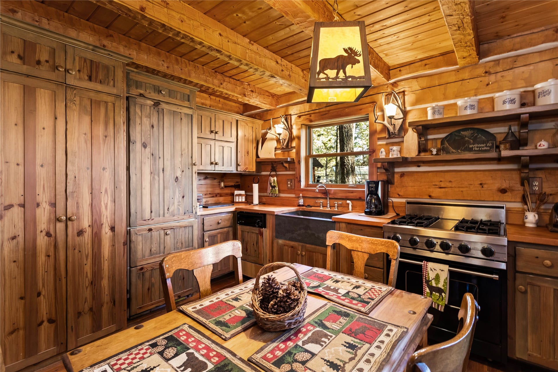 13518 Sylvan Drive, Bigfork, MT 59911 Elk Cabin kitchen & dining area