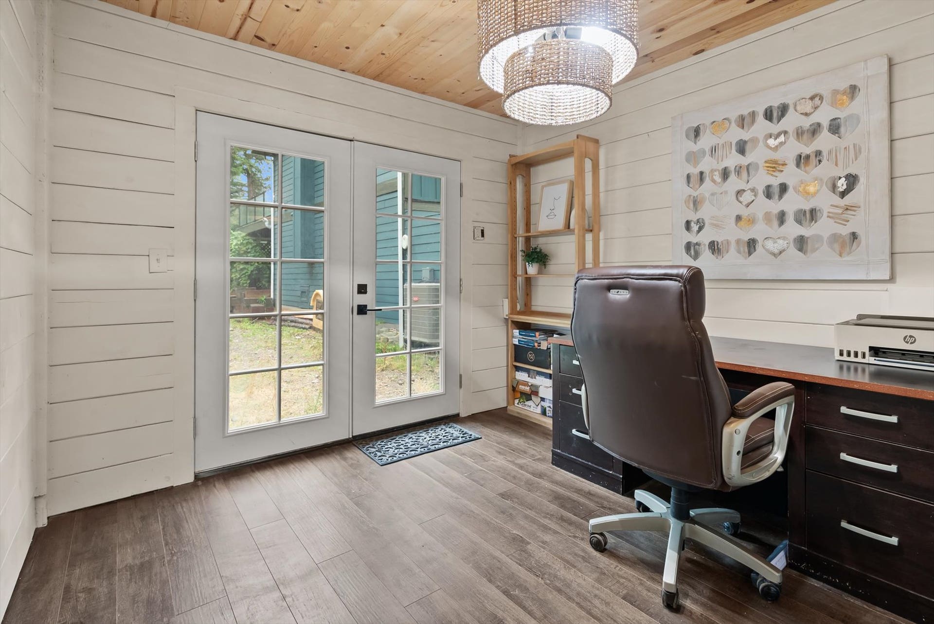 Work remotely without compromise. This dedicated bonus office space offers privacy, and inspiring views of the Flathead Valley landscape.