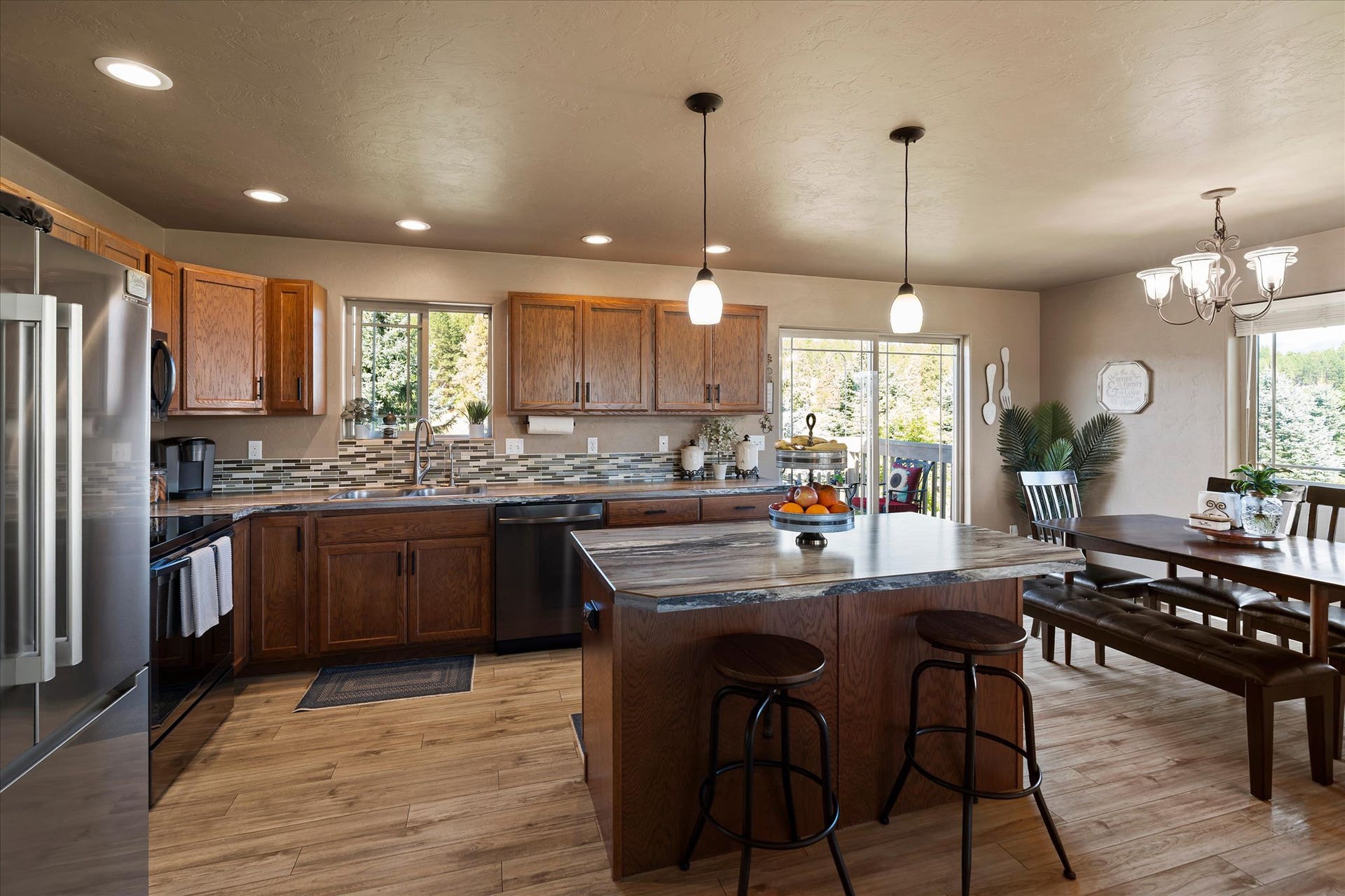 1201 Mill Creek Drive, Bigfork, MT 59911 1201 Mill Creek Drive - Bigfork, MT 59911