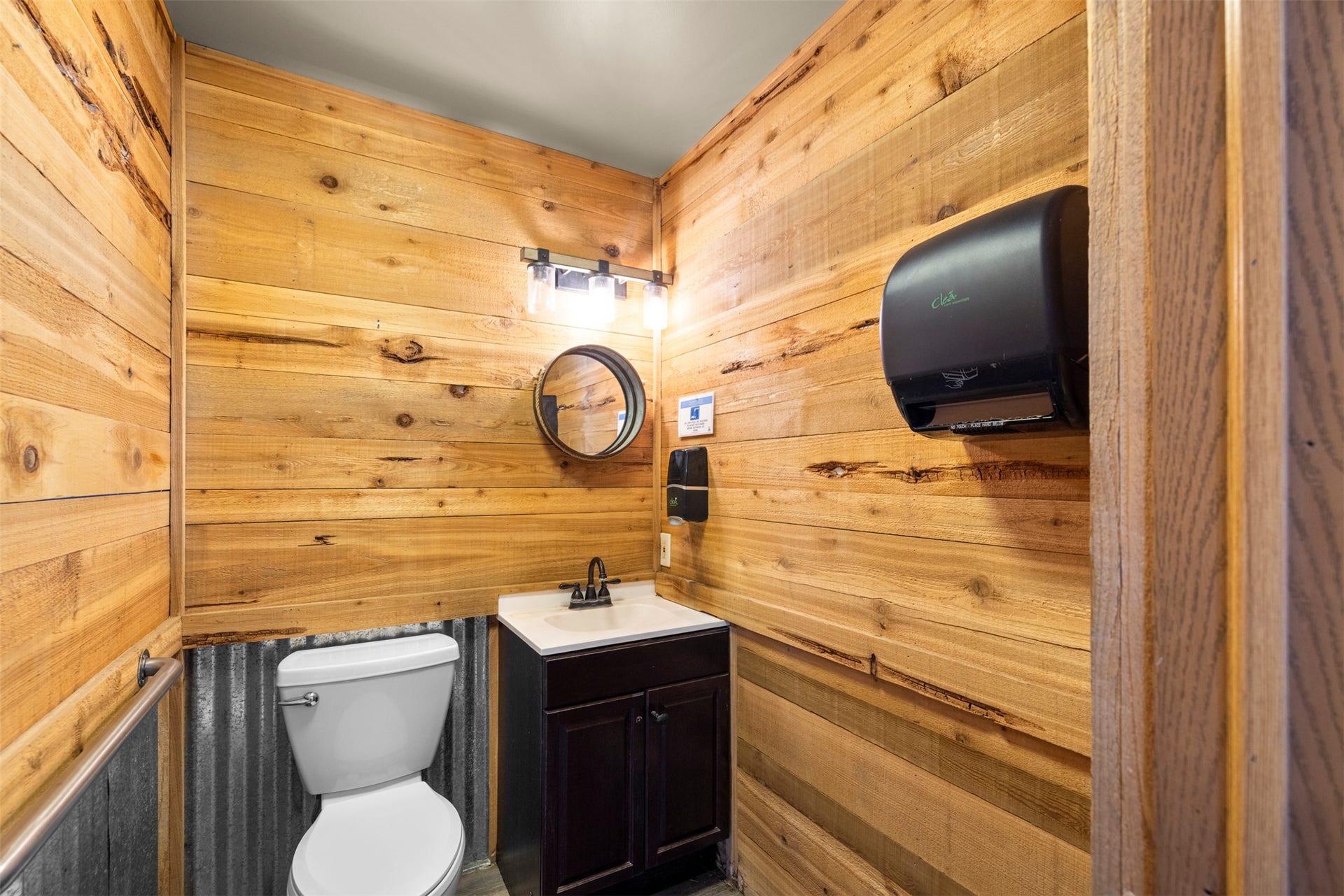 3250 US Hwy 2 E, Kalispell, MT 59901 BATHROOM