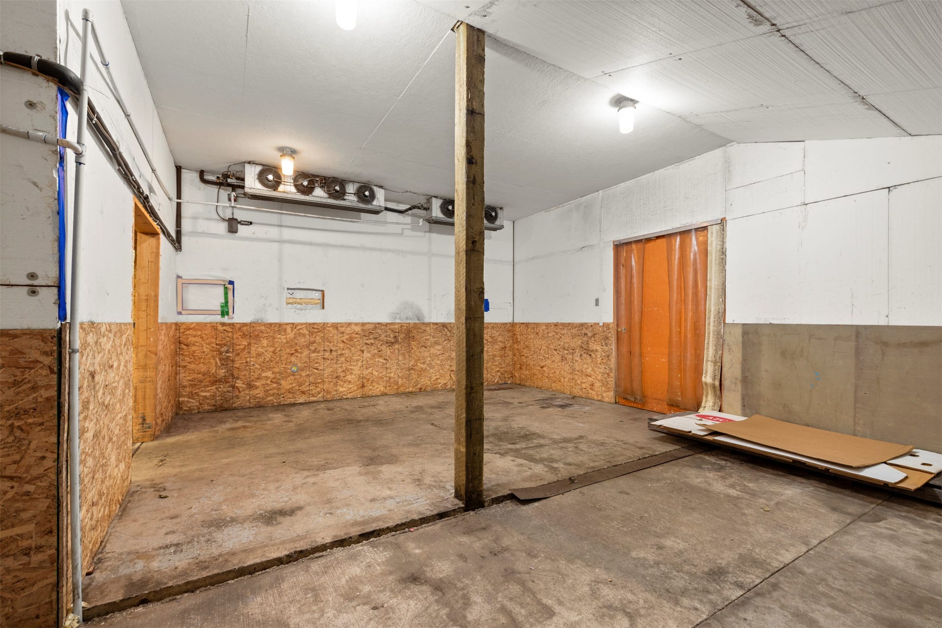 3250 US Hwy 2 E, Kalispell, MT 59901 WALK IN COOLER/REFRIGERATION SPACE