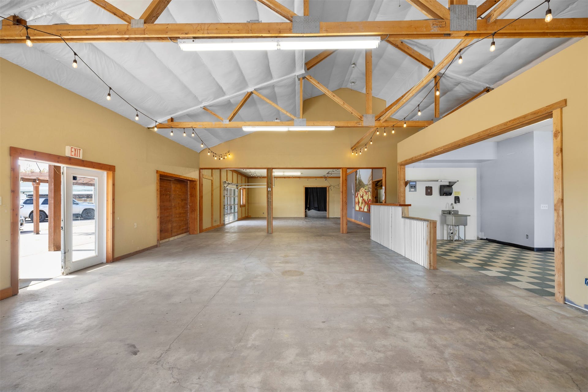 3250 US Hwy 2 E, Kalispell, MT 59901 3250 US Hwy 2 E, Kalispell, MT 59901