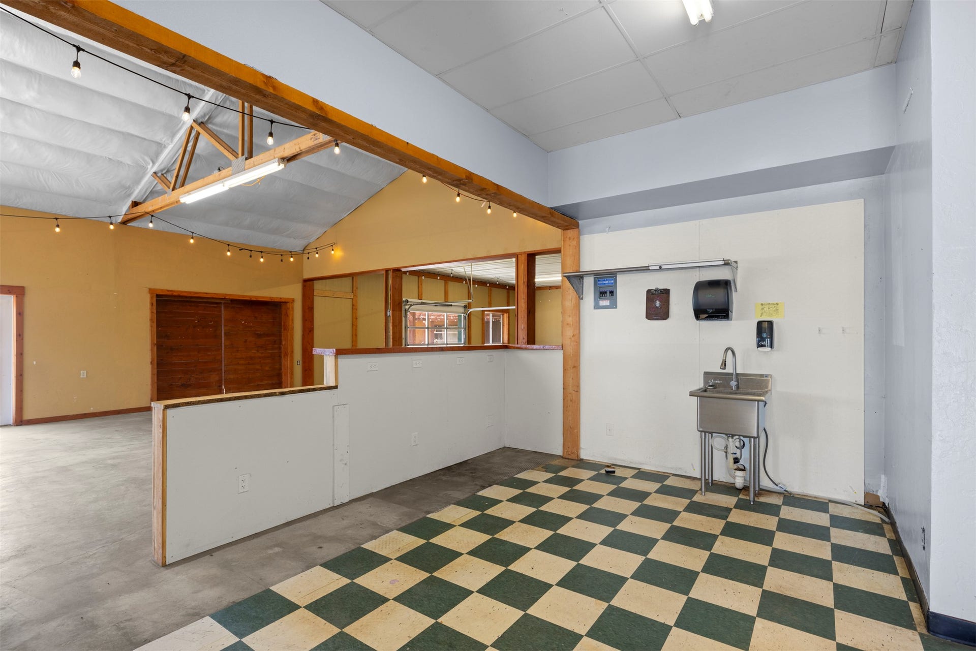 3250 US Hwy 2 E, Kalispell, MT 59901 3250 US Hwy 2 E, Kalispell, MT 59901