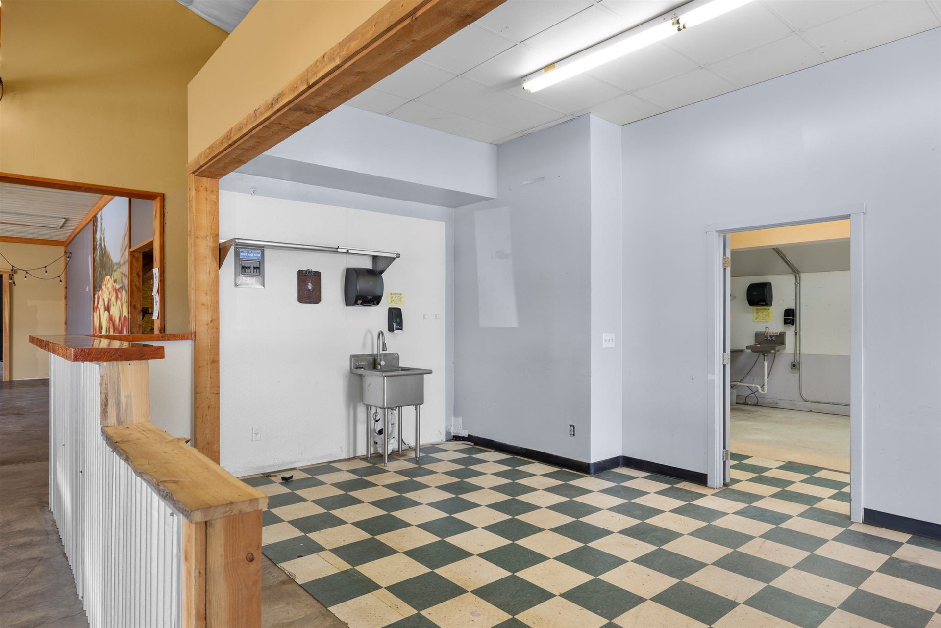 3250 US Hwy 2 E, Kalispell, MT 59901 3250 US Hwy 2 E, Kalispell, MT 59901