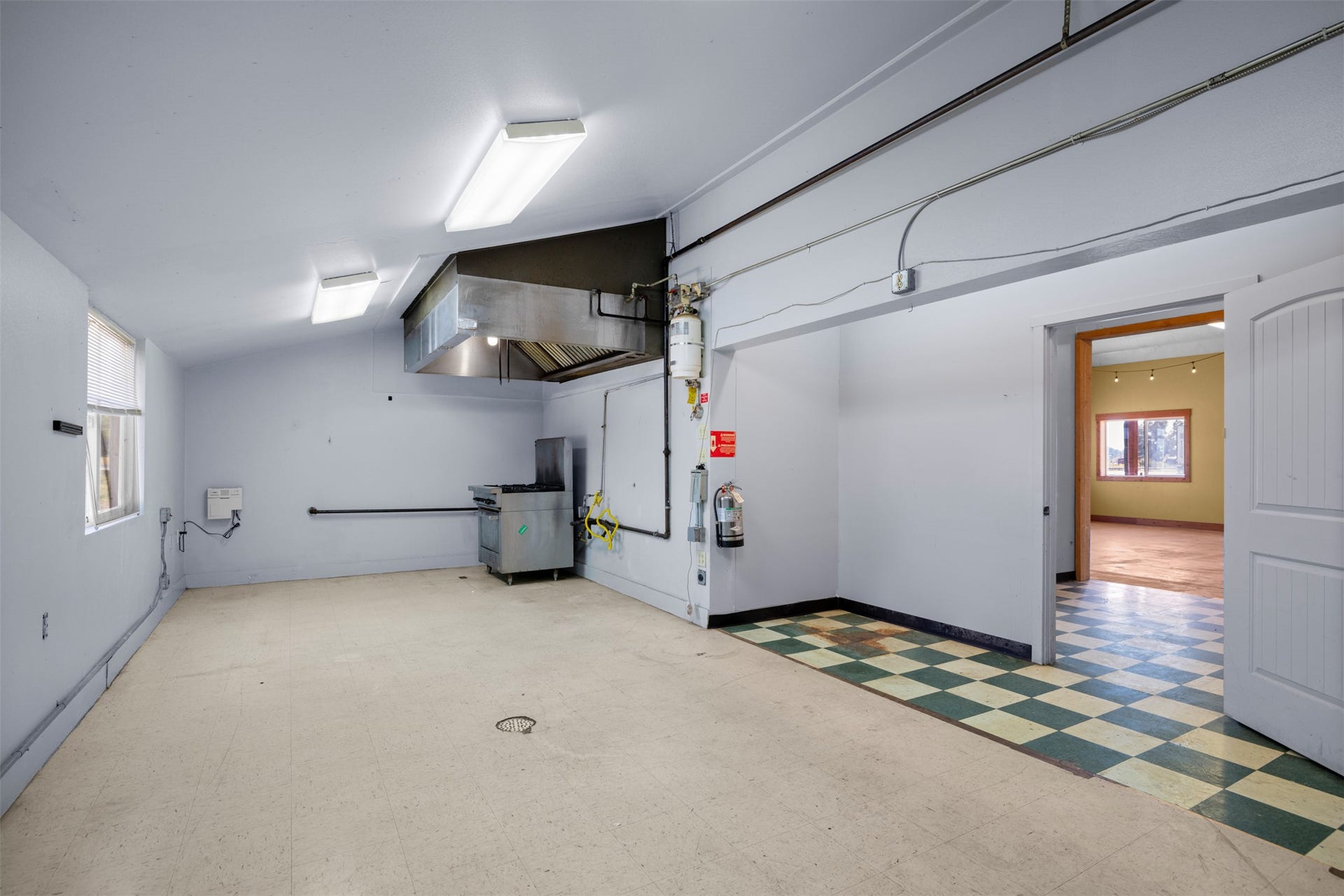 3250 US Hwy 2 E, Kalispell, MT 59901 KITCHEN SPACE WITH HOOD