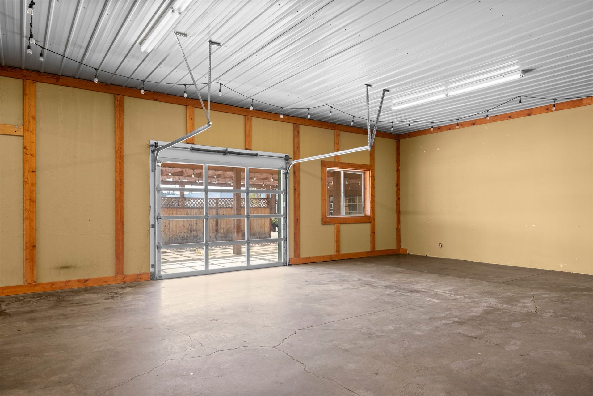 3250 US Hwy 2 E, Kalispell, MT 59901 ROLL UP DOOR SPACE