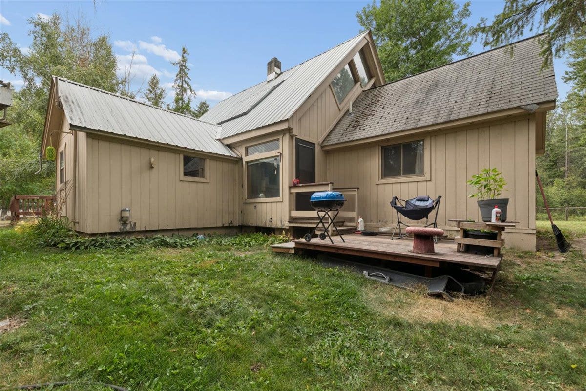 59 Ranchetts Lane, Bigfork, MT 59911 Patio deck off the dining room