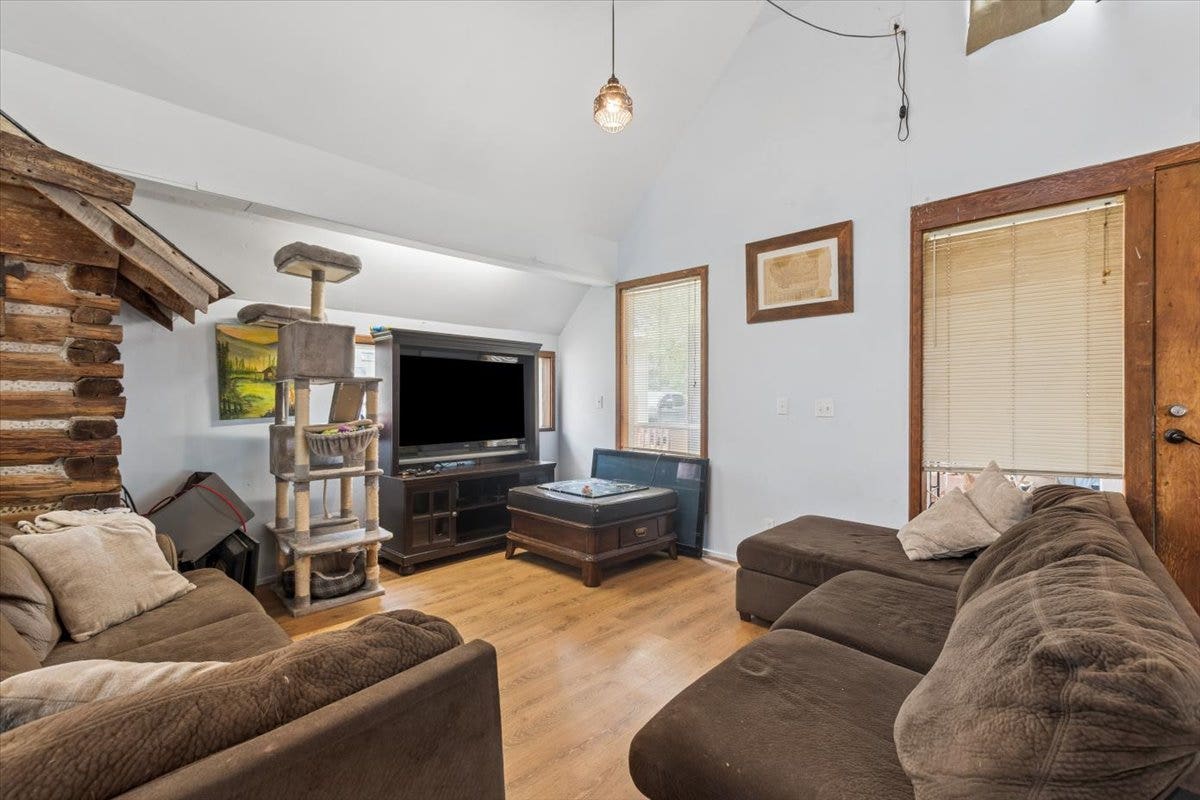 59 Ranchetts Lane, Bigfork, MT 59911 Living room