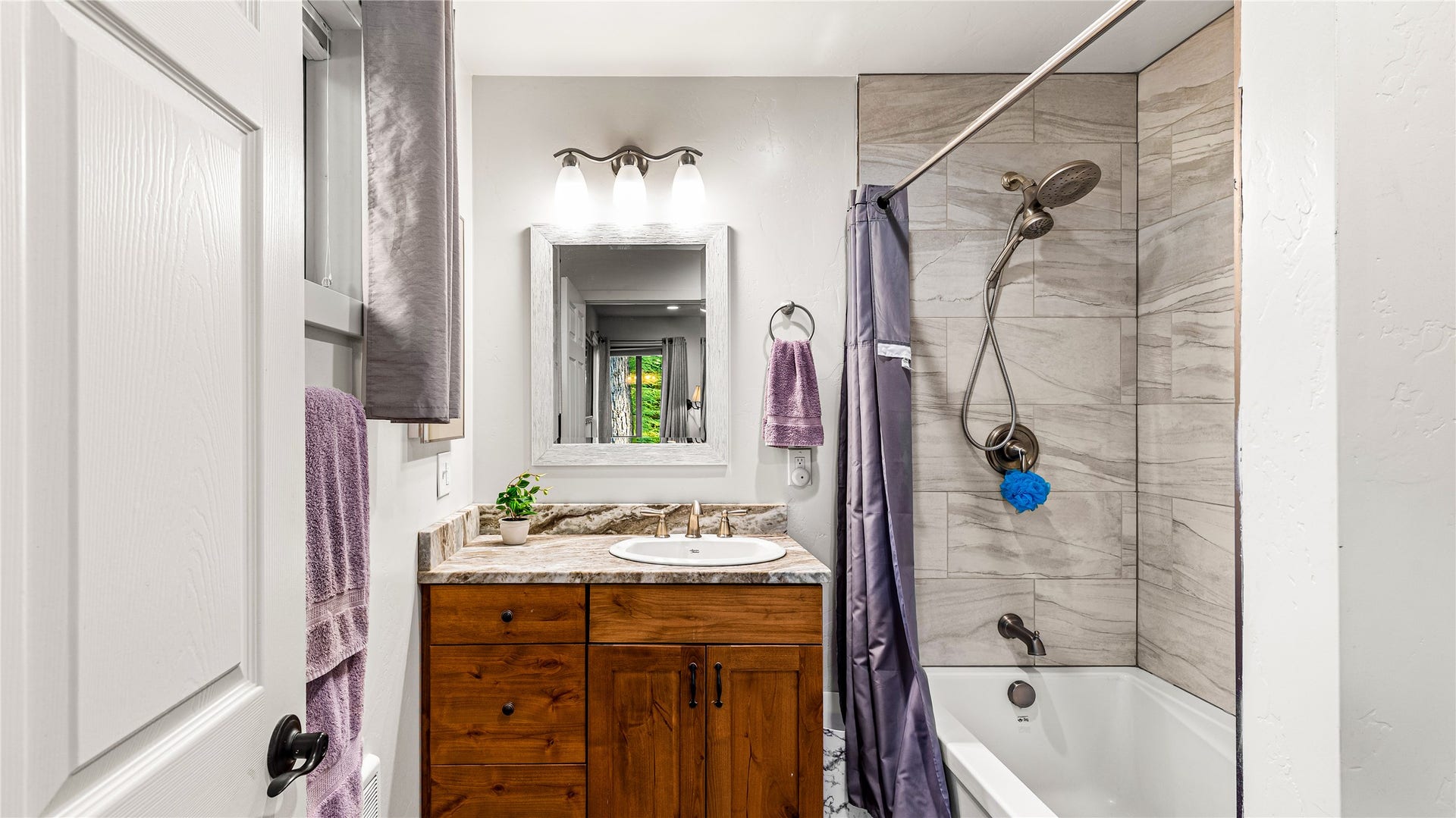 582 Ferndale Drive, Bigfork, MT 59911 Primary Bath