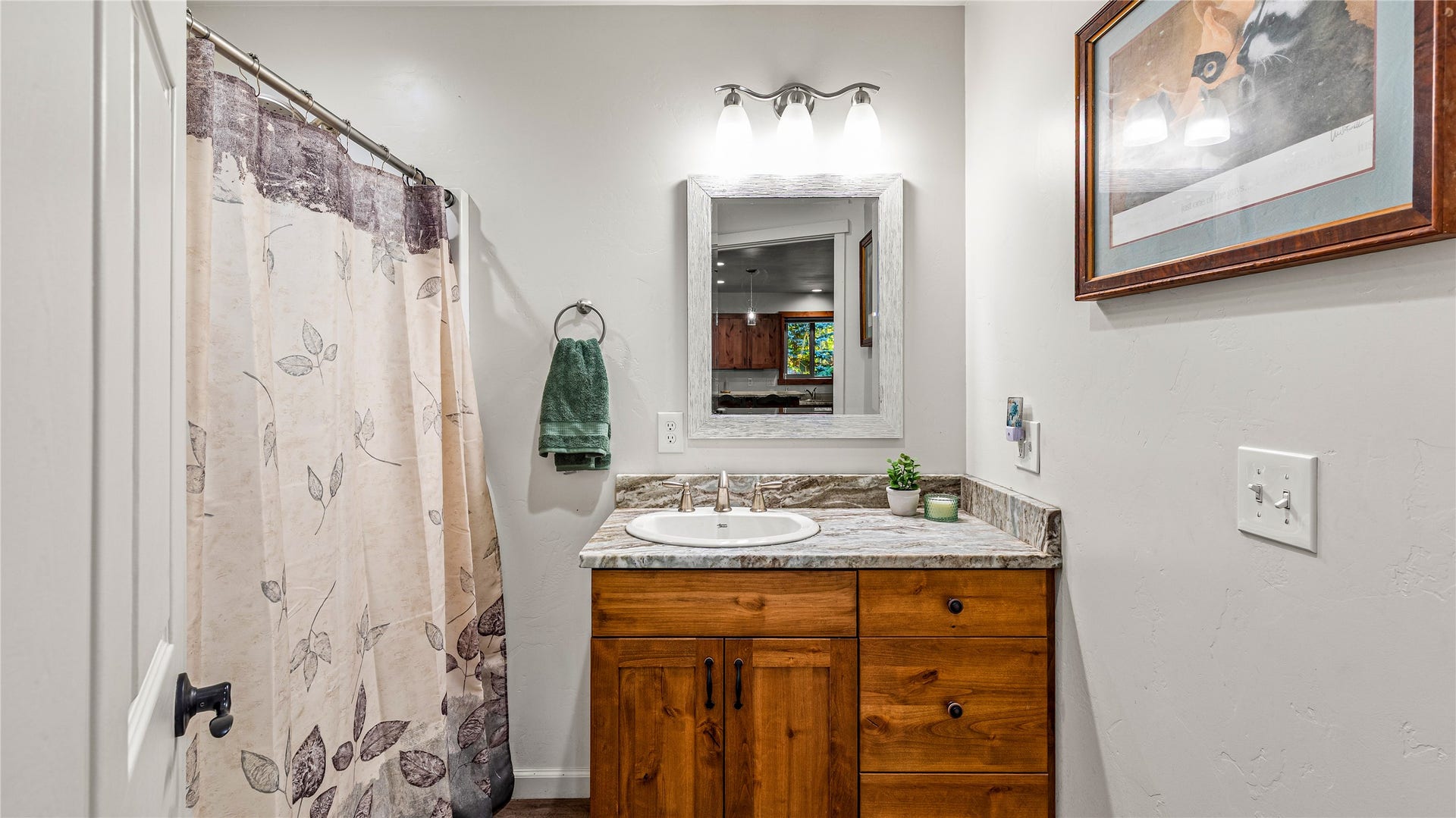 582 Ferndale Drive, Bigfork, MT 59911 Guest Bathroom