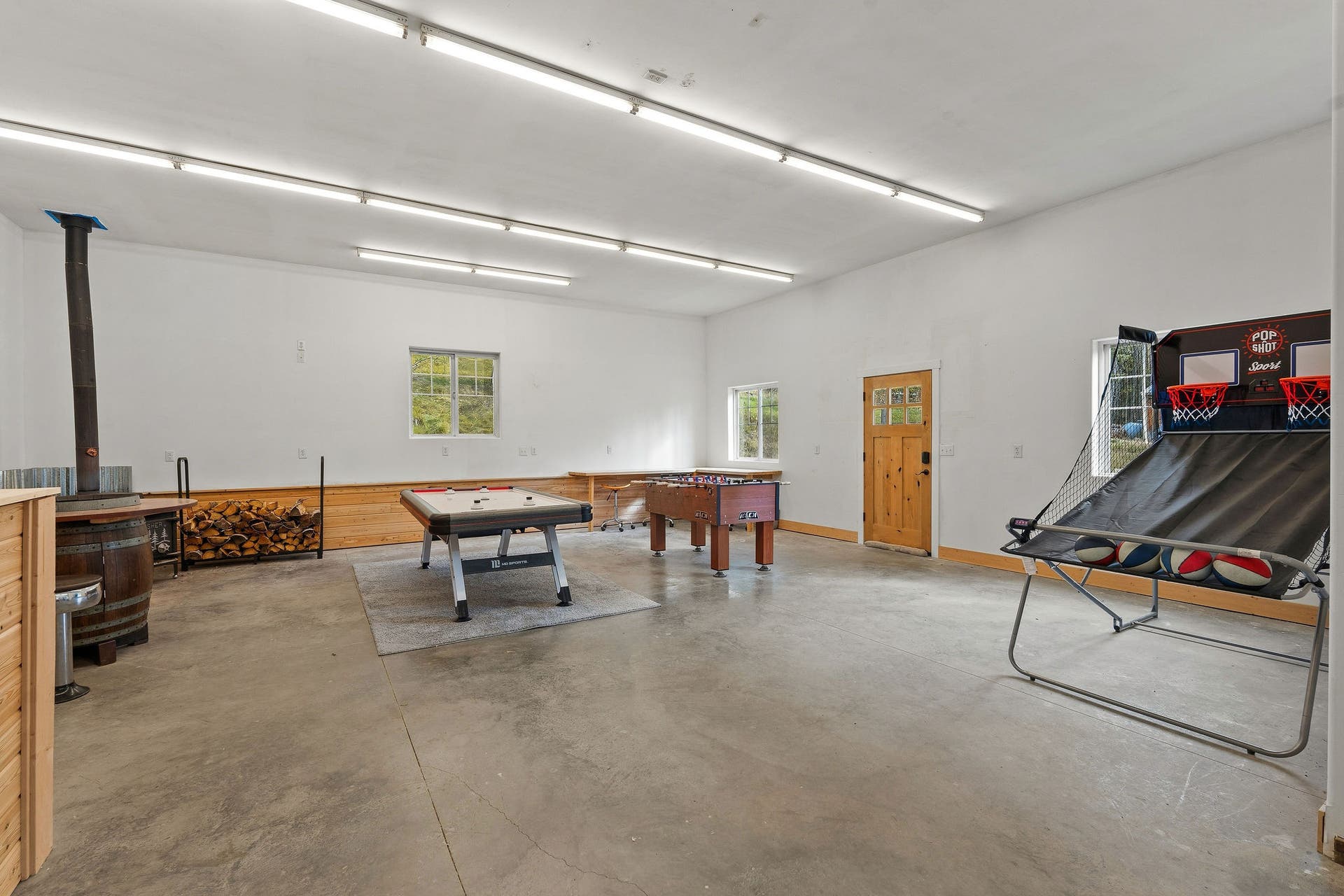 687 N Valley Drive, Whitefish, MT 59937 687 N Valley Drive, Whitefish, MT 59937
