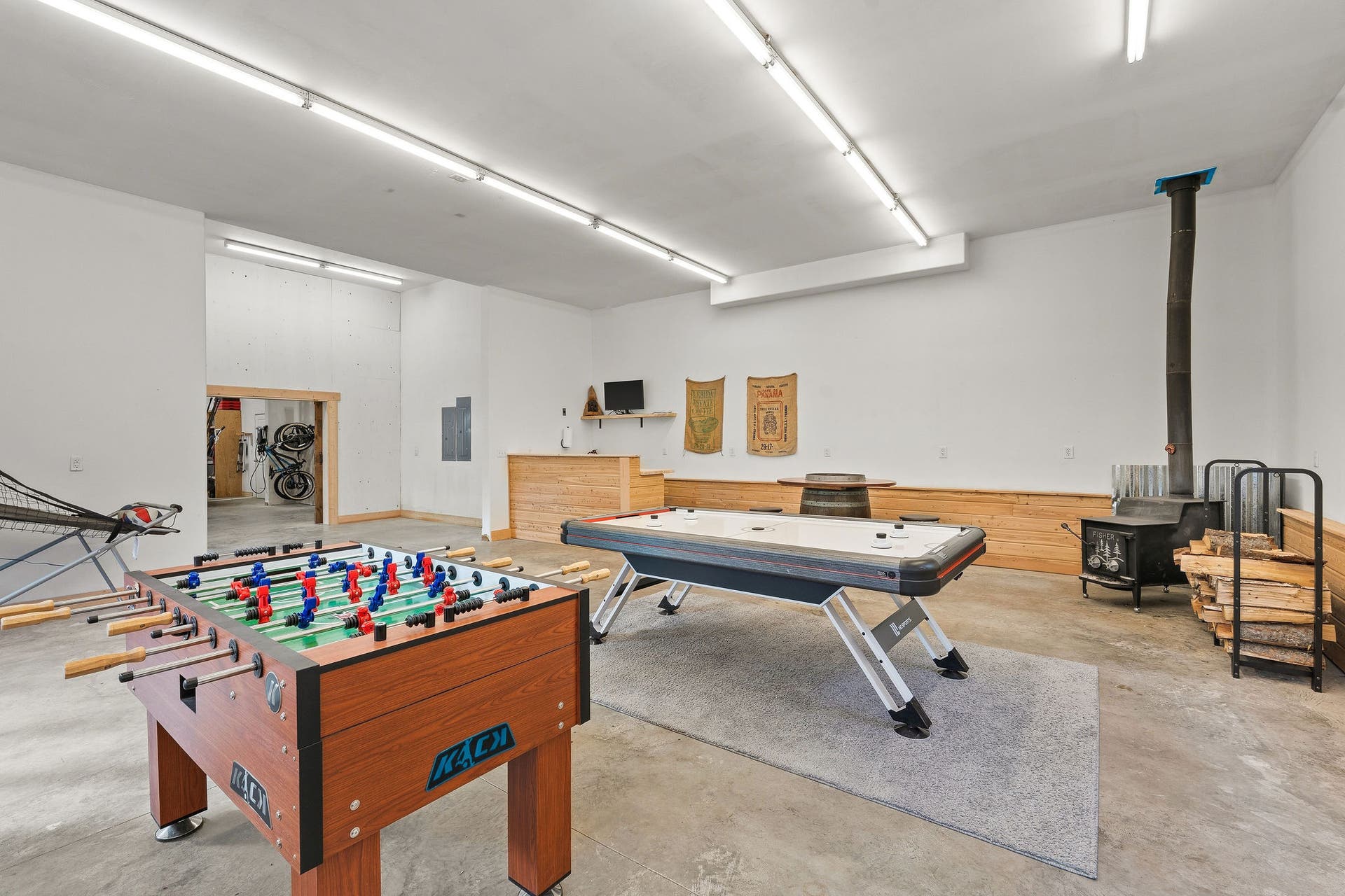 687 N Valley Drive, Whitefish, MT 59937 687 N Valley Drive, Whitefish, MT 59937