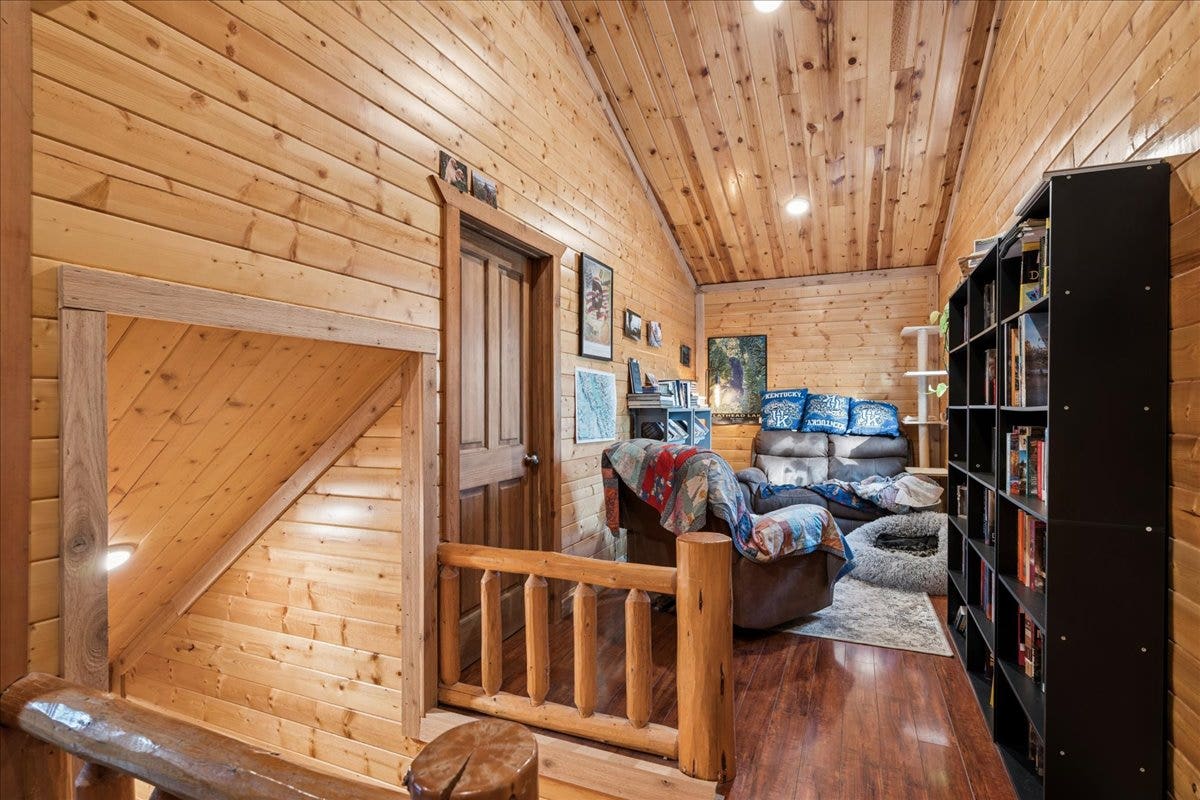 448 Cloud Creek Road, Somers, MT 59932 Upstairs Landing