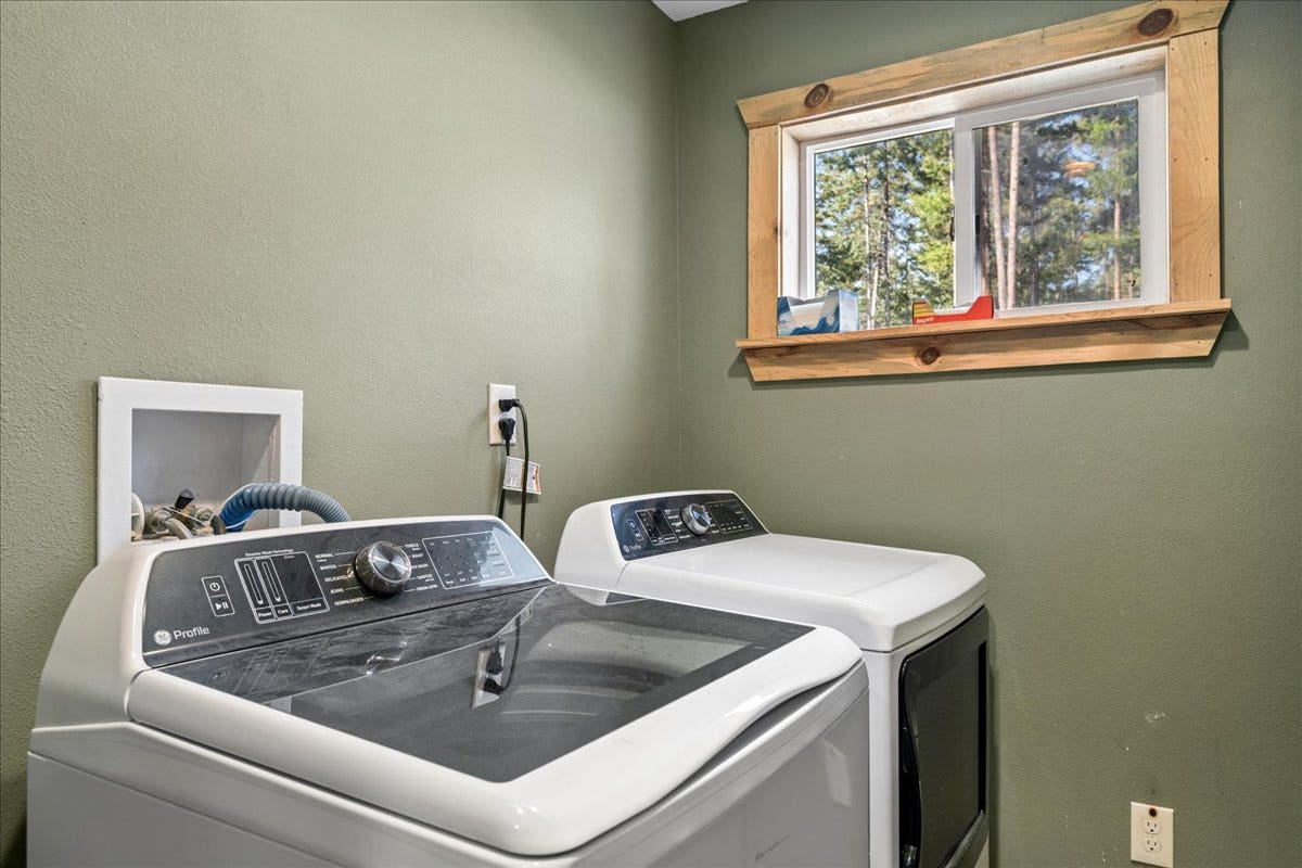 448 Cloud Creek Road, Somers, MT 59932 Laundry Space