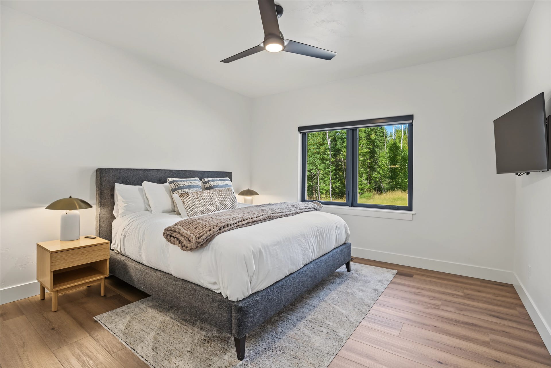 622 Wild Swan Trail, Bigfork, MT 59911 Main level guest bedroom