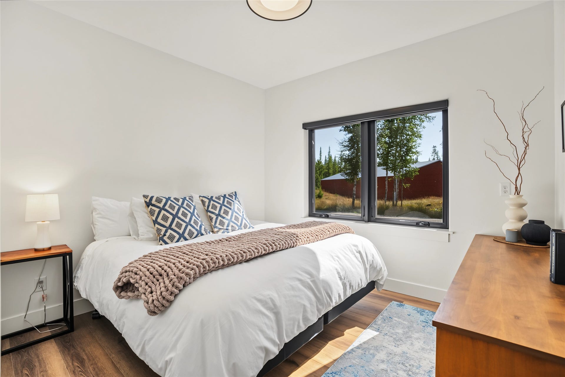 622 Wild Swan Trail, Bigfork, MT 59911 Main level guest bedroom