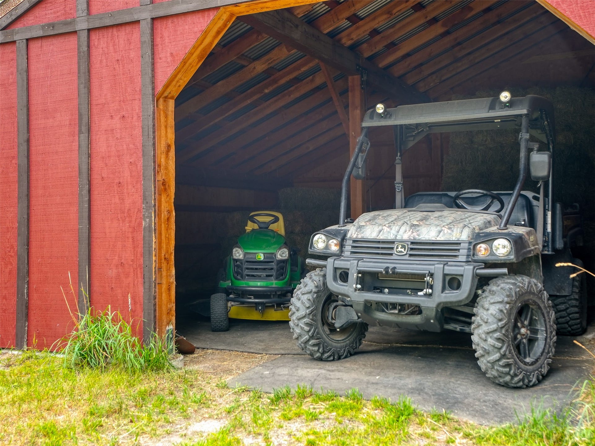 622 Wild Swan Trail, Bigfork, MT 59911 Side by side and riding lawn mower that conveys