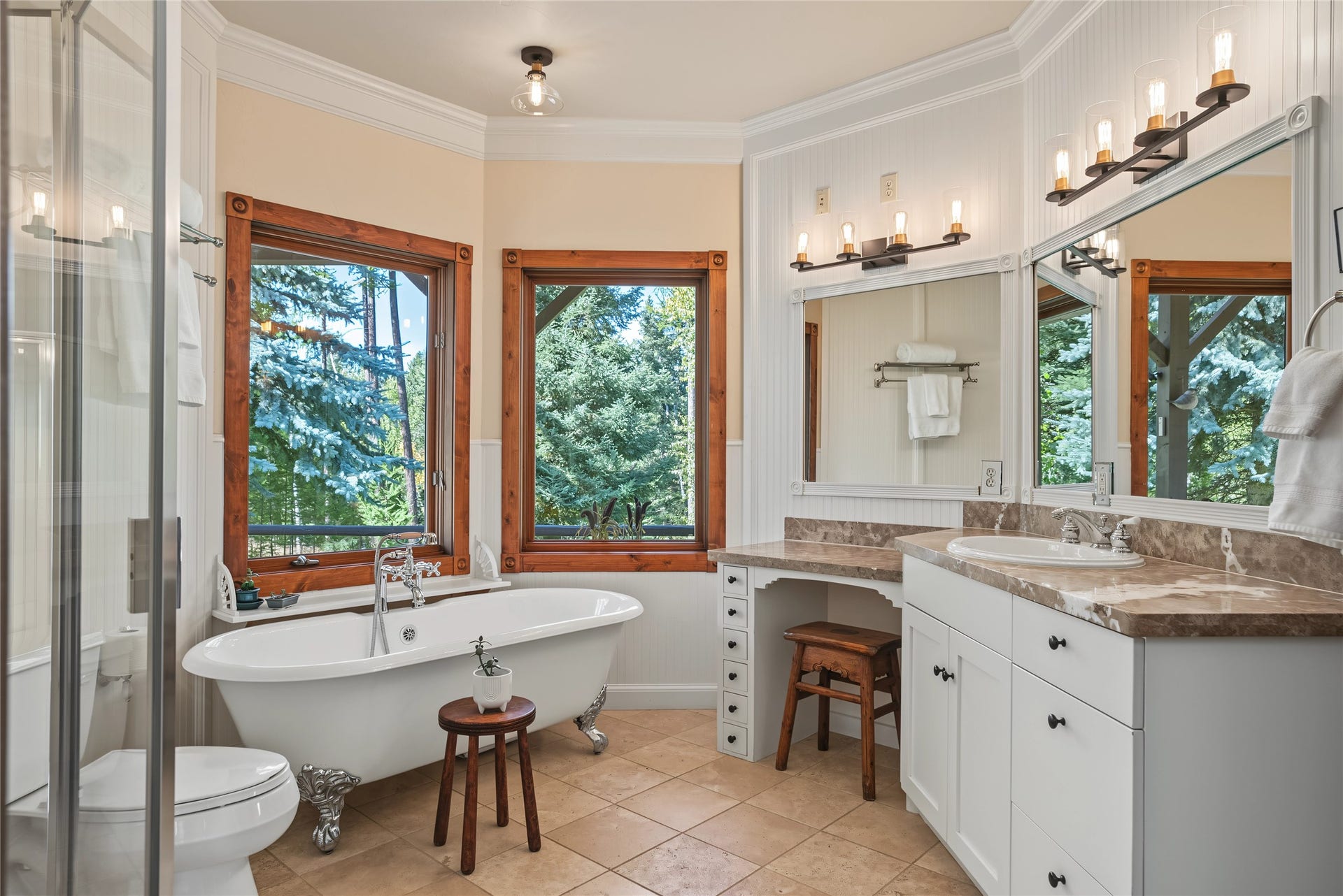 622 Wild Swan Trail, Bigfork, MT 59911 Primary bath with natural lighting