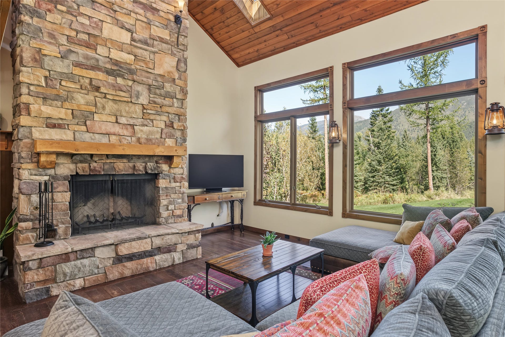622 Wild Swan Trail, Bigfork, MT 59911 Wood burning rock fireplace