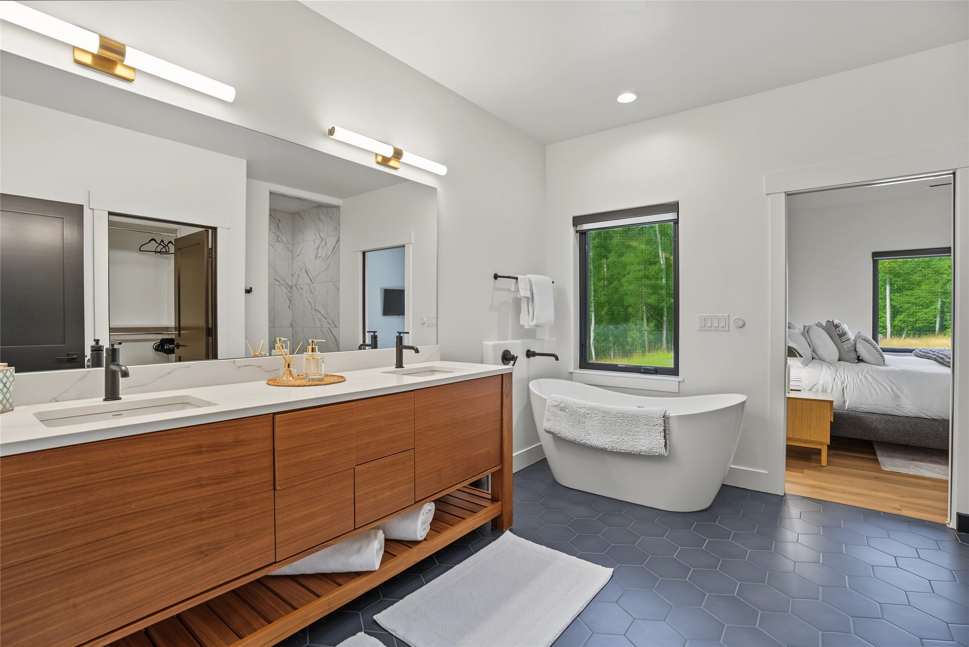 622 Wild Swan Trail, Bigfork, MT 59911 Spacious primary bath