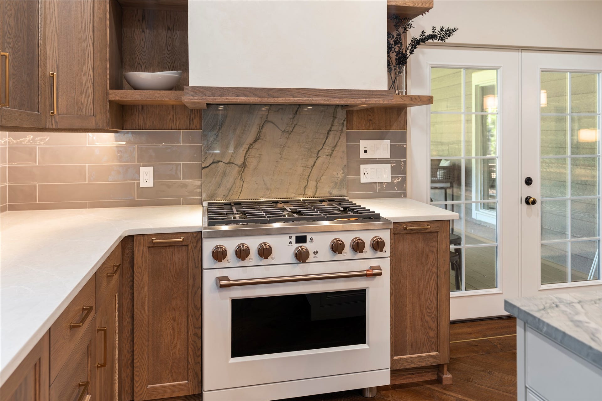 4926 Foothill Road, Bigfork, MT 59911 Subzero Gas range