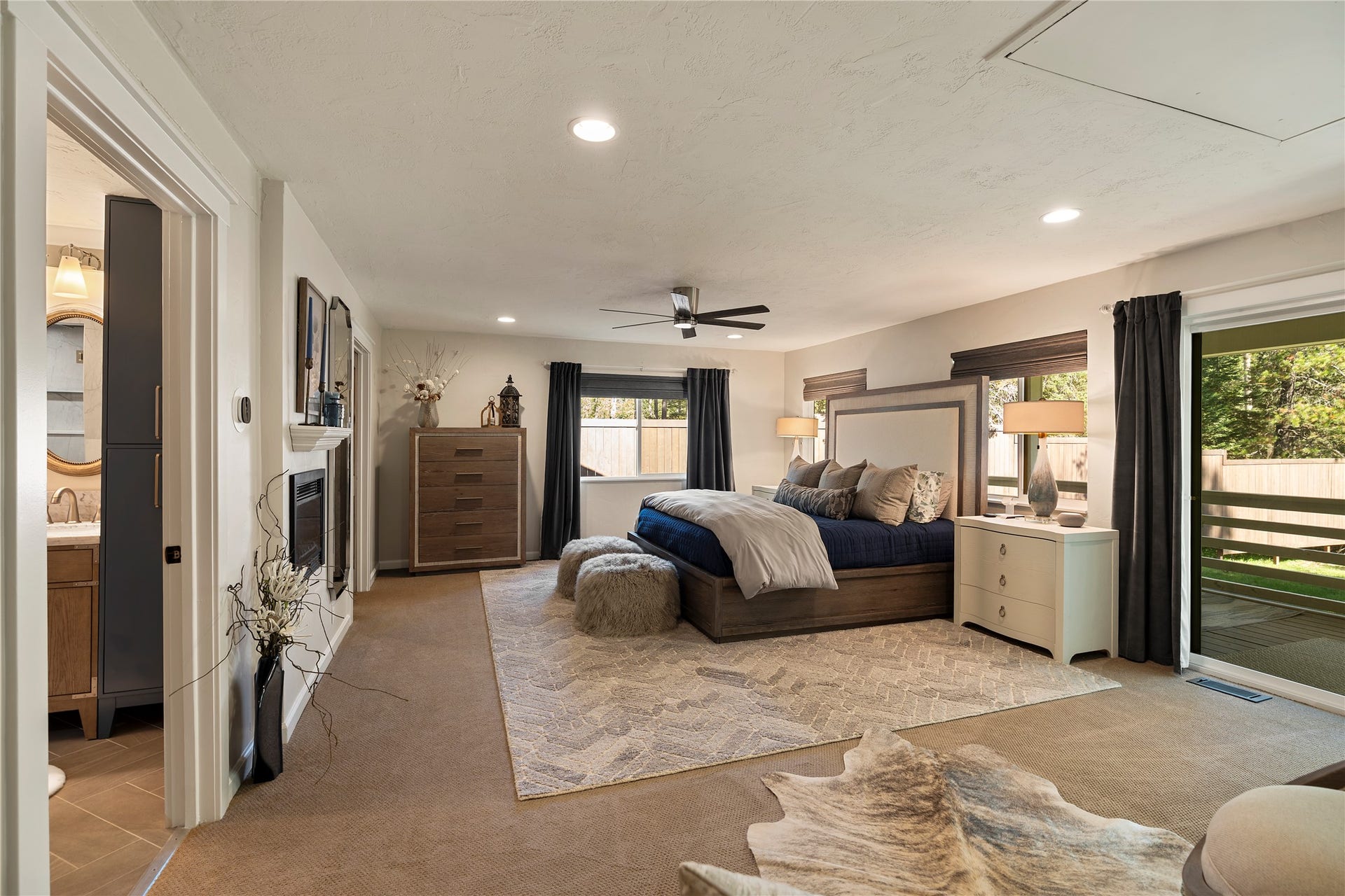 4926 Foothill Road, Bigfork, MT 59911 Spacious Primary Bedroom