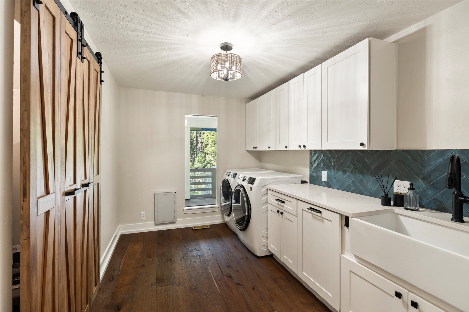 4926 Foothill Road, Bigfork, MT 59911 Laundry room