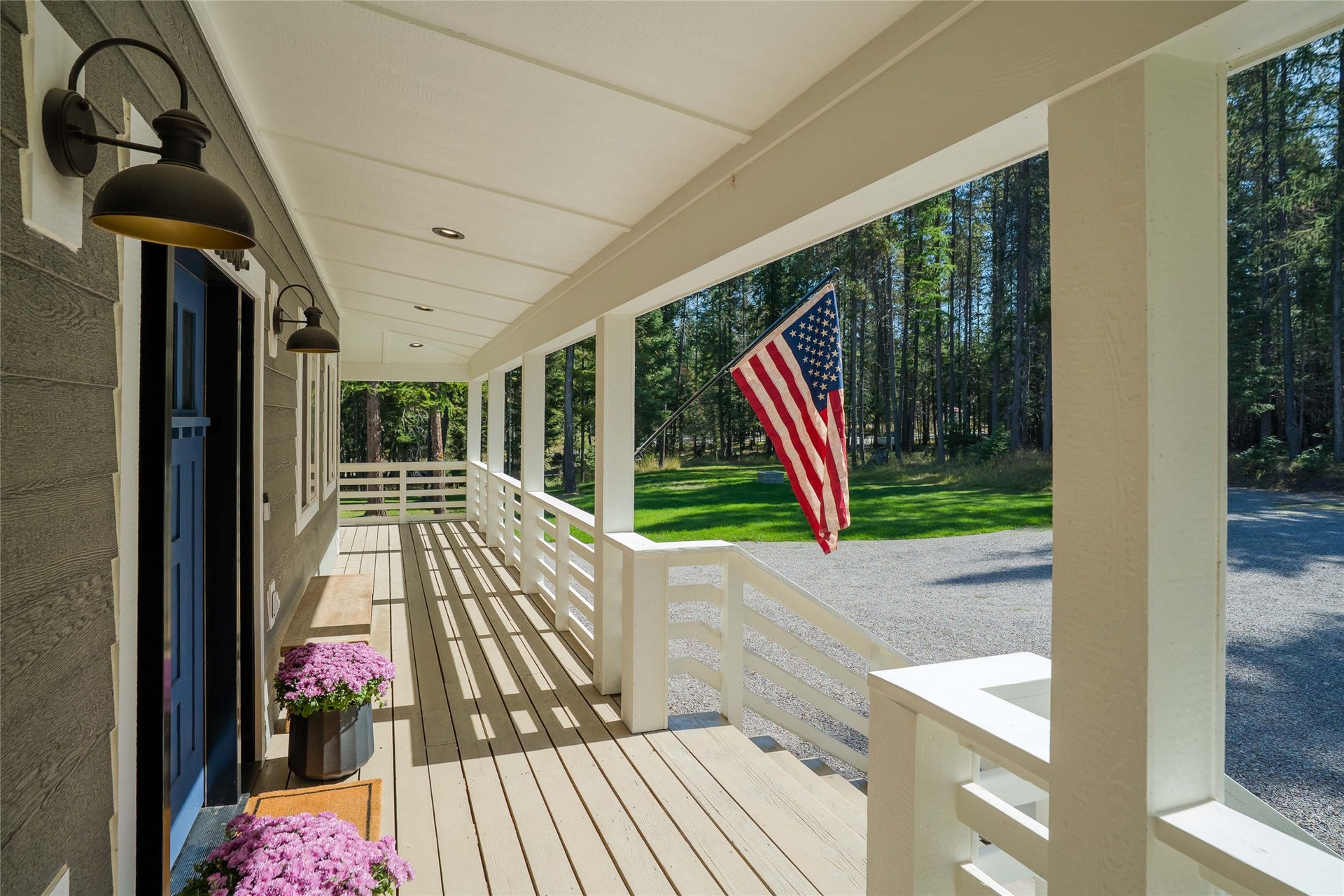 4926 Foothill Road, Bigfork, MT 59911 Entry porch