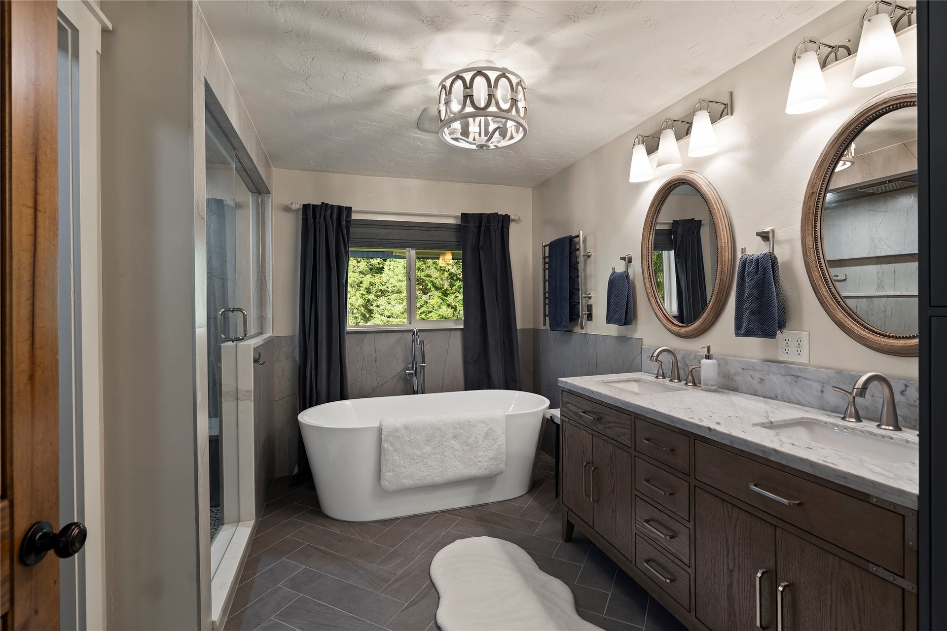 4926 Foothill Road, Bigfork, MT 59911 Primary bath