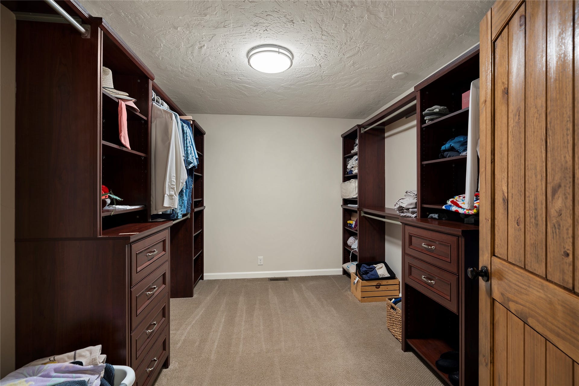 4926 Foothill Road, Bigfork, MT 59911 Primary walk-in closet