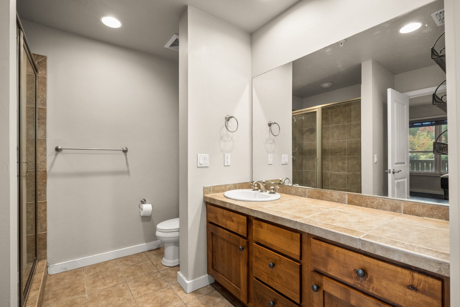 6305 Locarno Drive, #G, Whitefish, MT 59937 Primary Bathroom