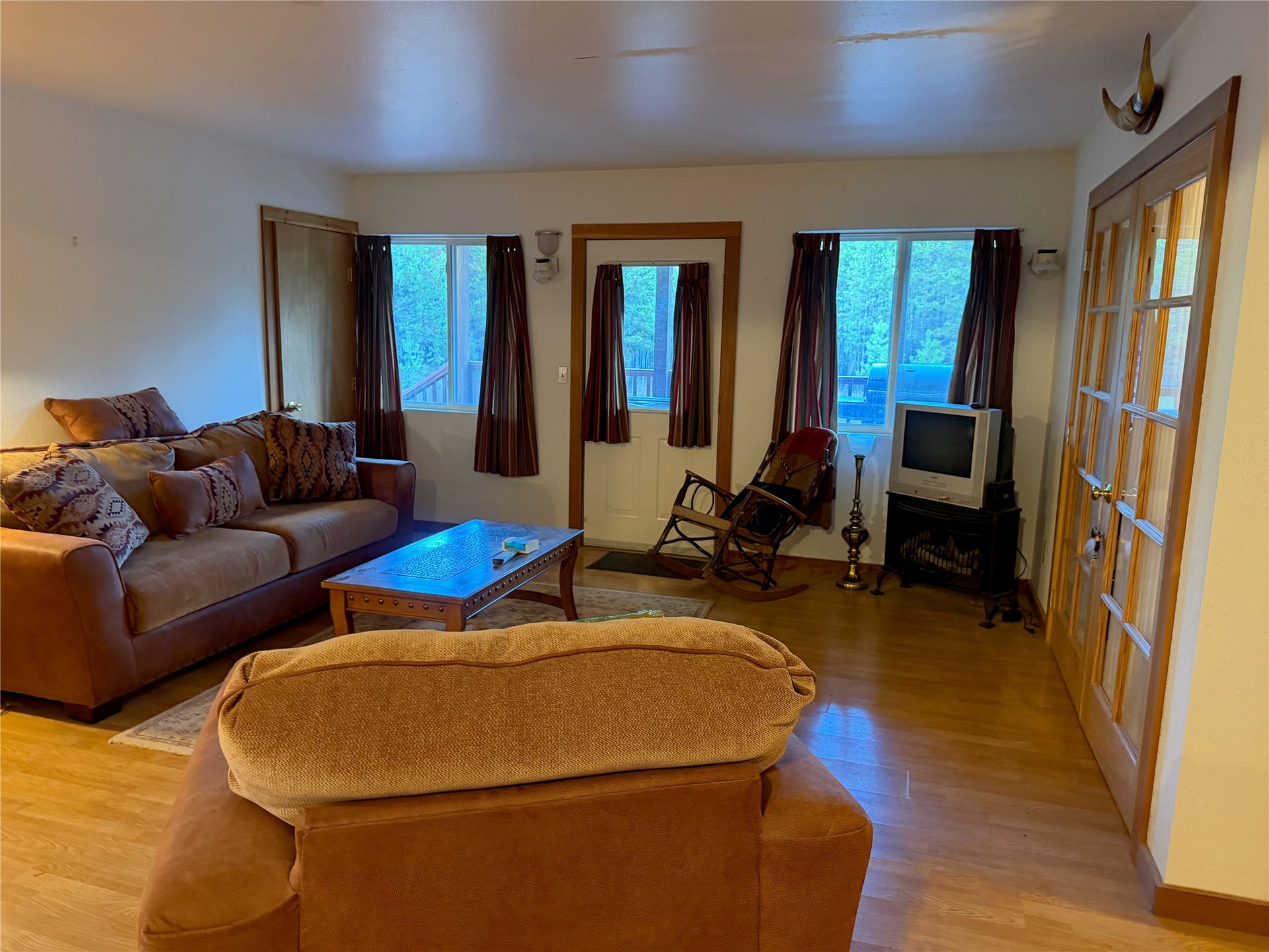 10601 North Fork Road, Polebridge, MT 59928 Living Room