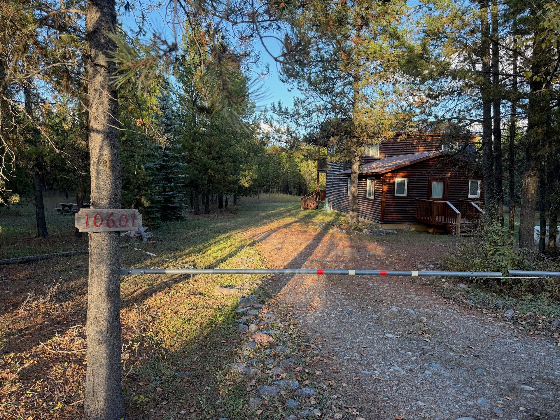 10601 North Fork Road, Polebridge, MT 59928 Driveway