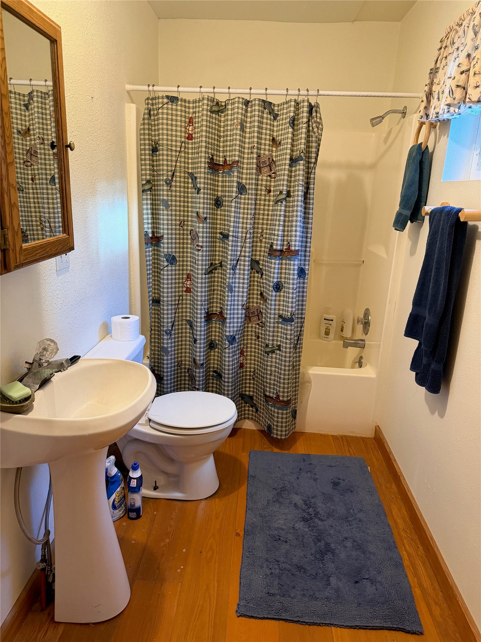 10601 North Fork Road, Polebridge, MT 59928 Bath 1
