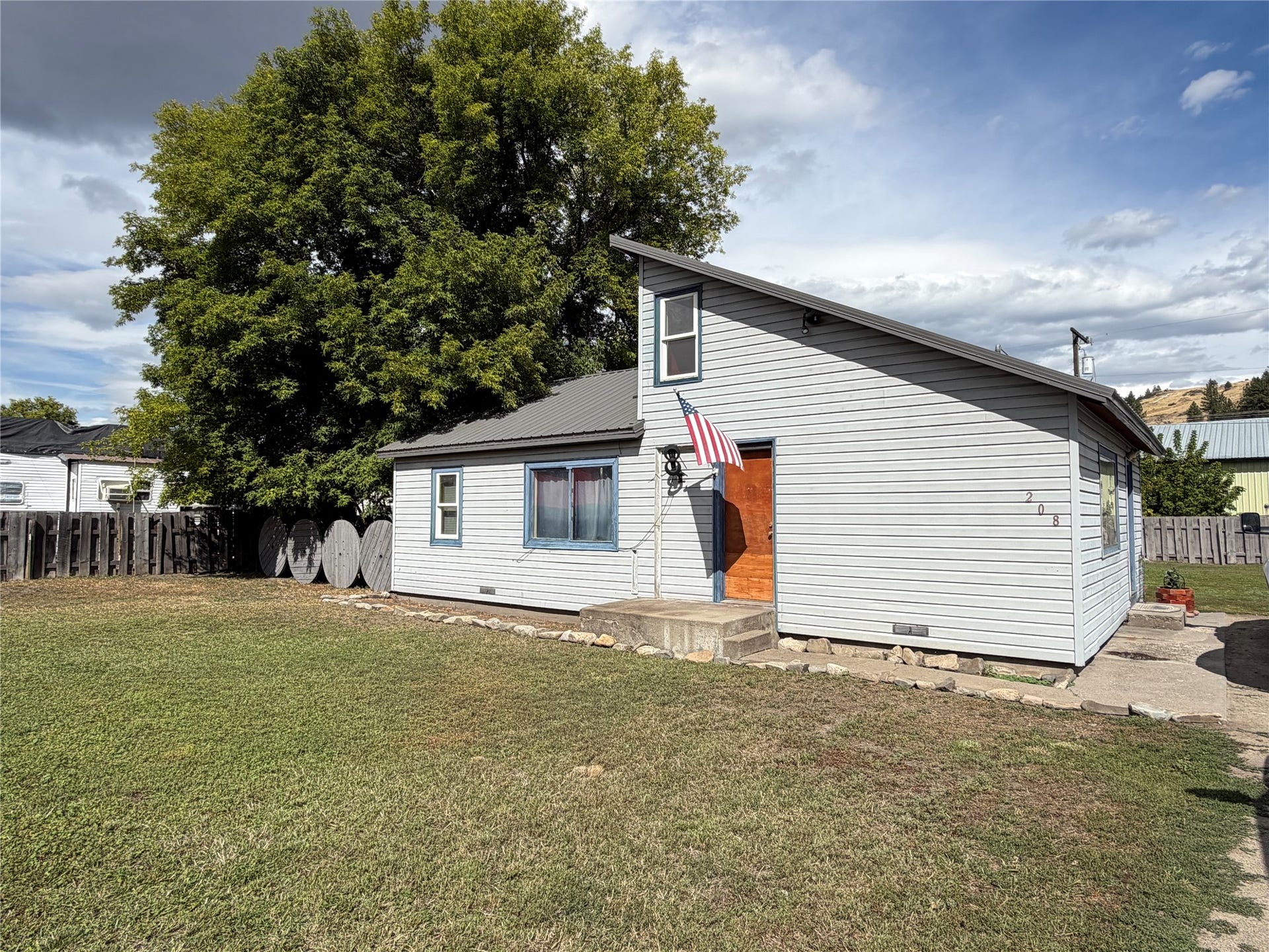 208 E Meany Street, Plains, MT 59859