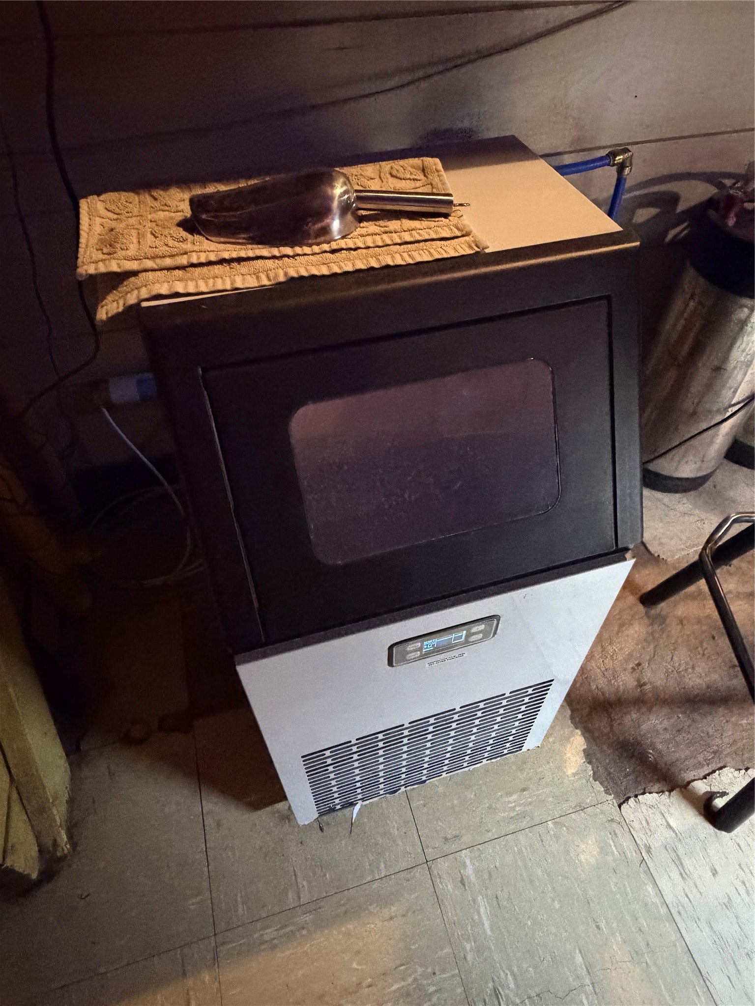 10 1st Avenue NW, MT 59521 Ice machine