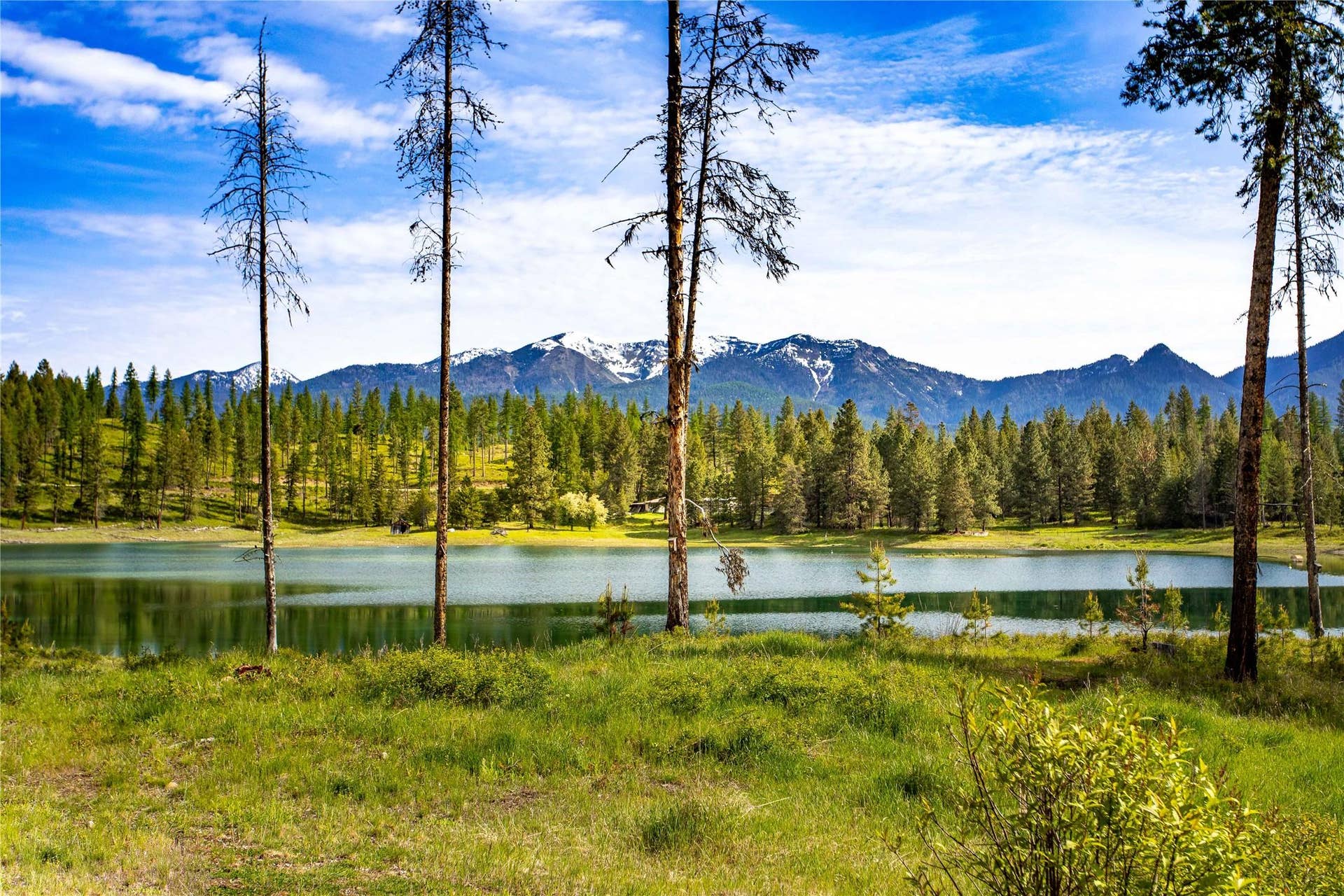 1035 Lake Of The Woods Lane, Bigfork, MT 59911