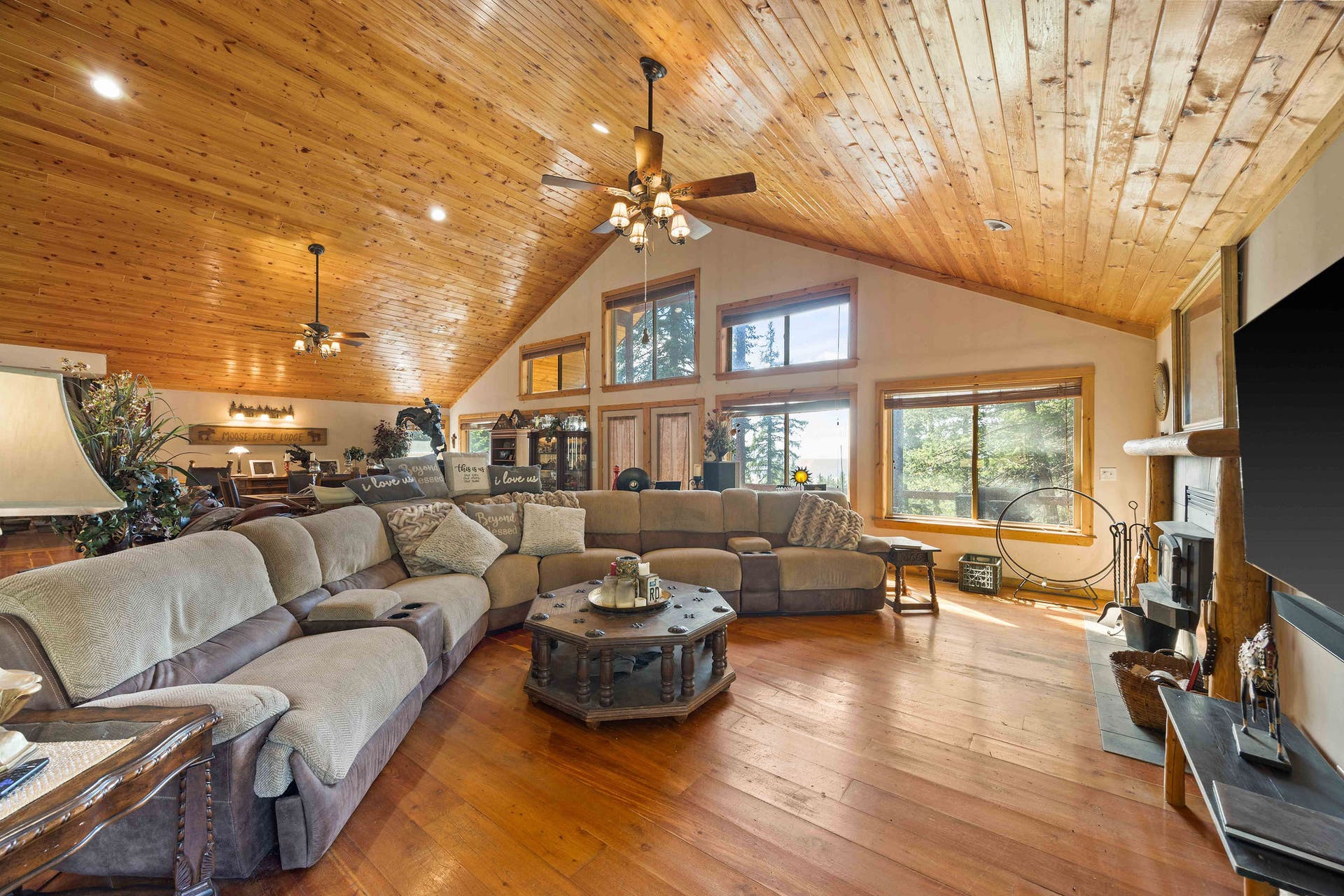 19605 Bower Lane, Proctor, MT 59929 Living Area In Great Room