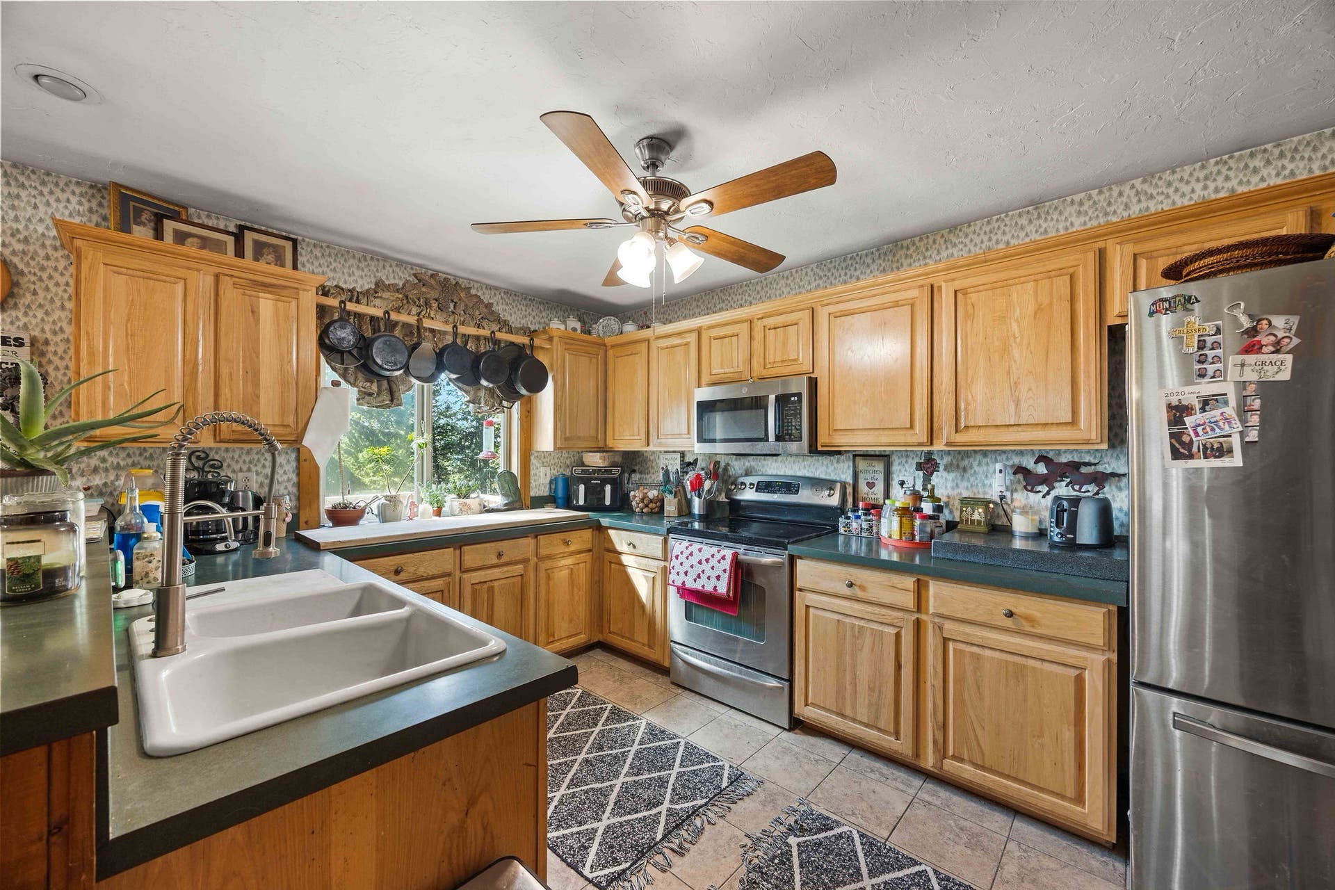 19605 Bower Lane, Proctor, MT 59929 Kitchen