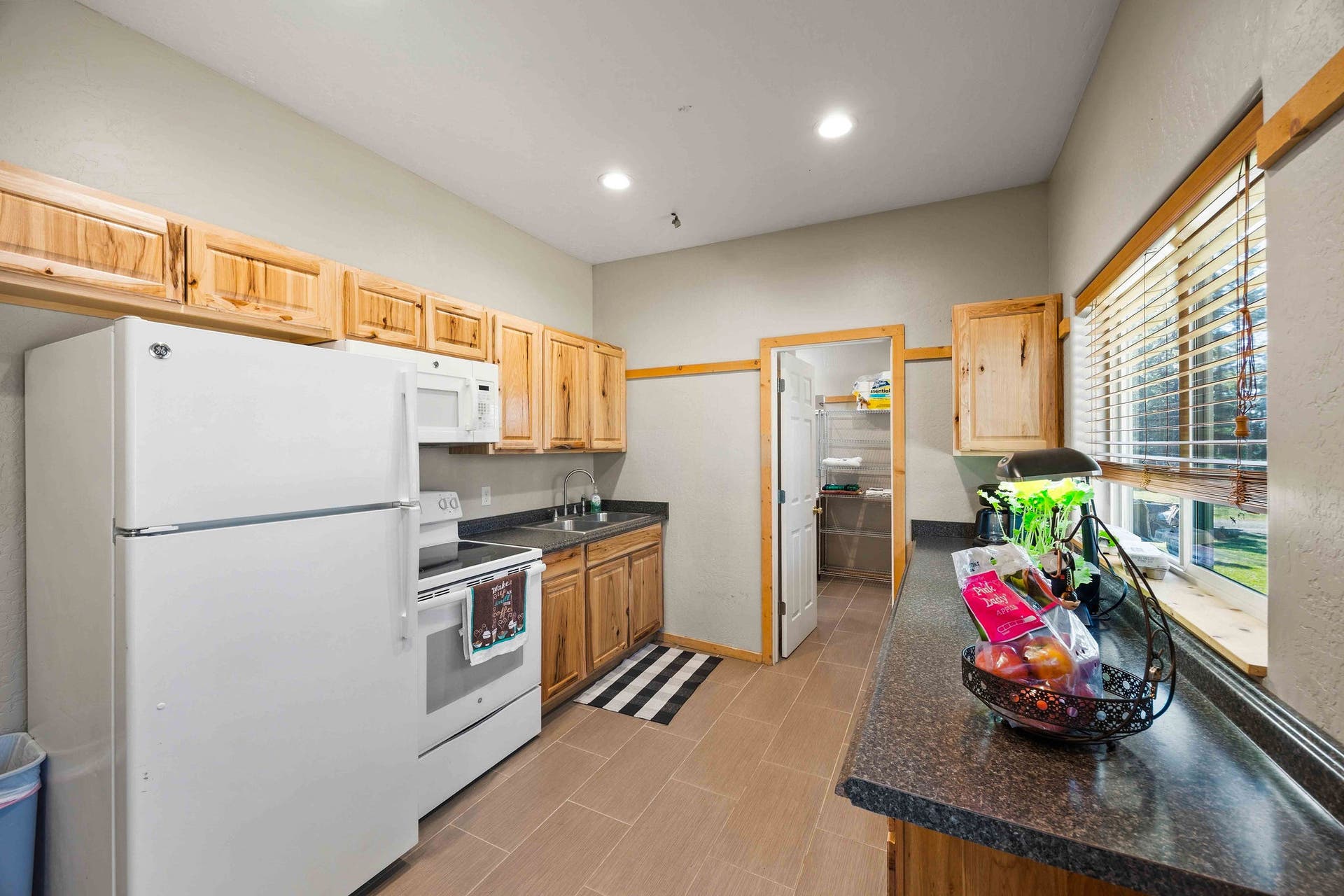 19605 Bower Lane, Proctor, MT 59929 Shop - Guest Kitchen