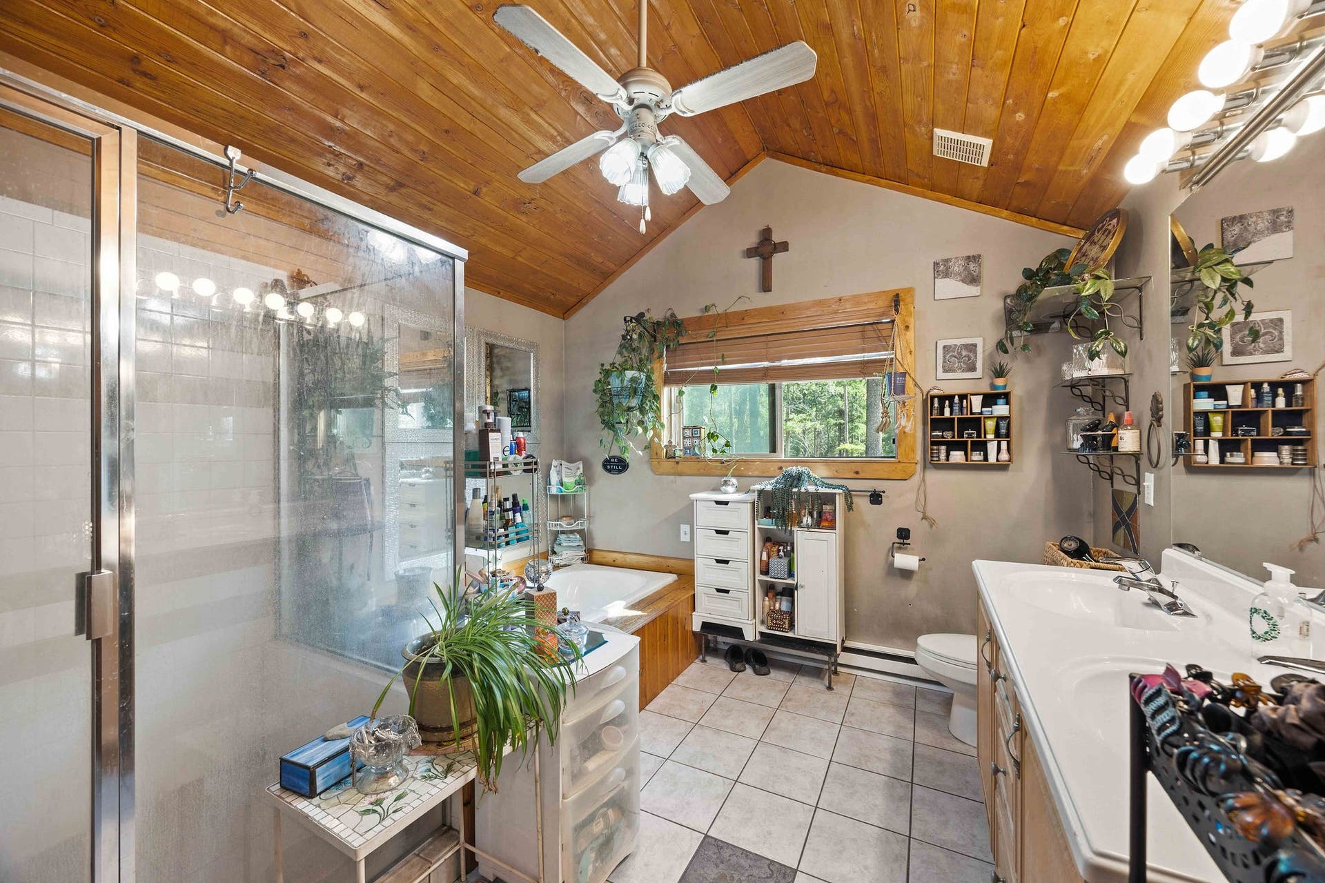19605 Bower Lane, Proctor, MT 59929 Primary Bath