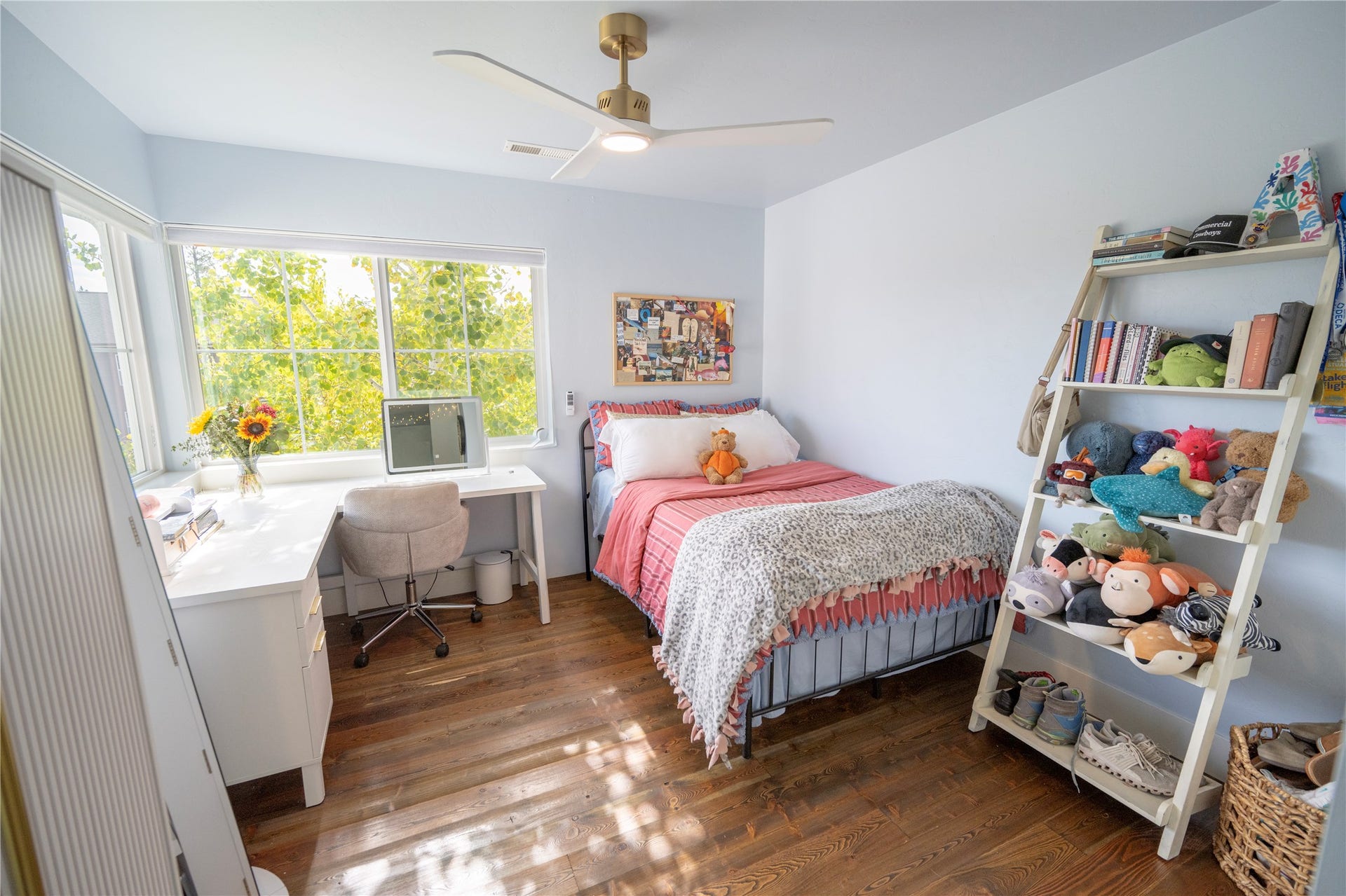 Front upstairs bedroom