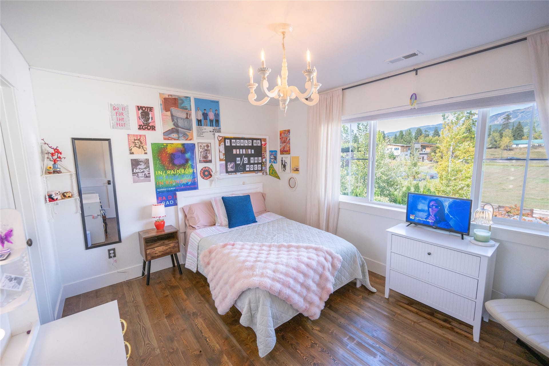 Upstairs back bedroom