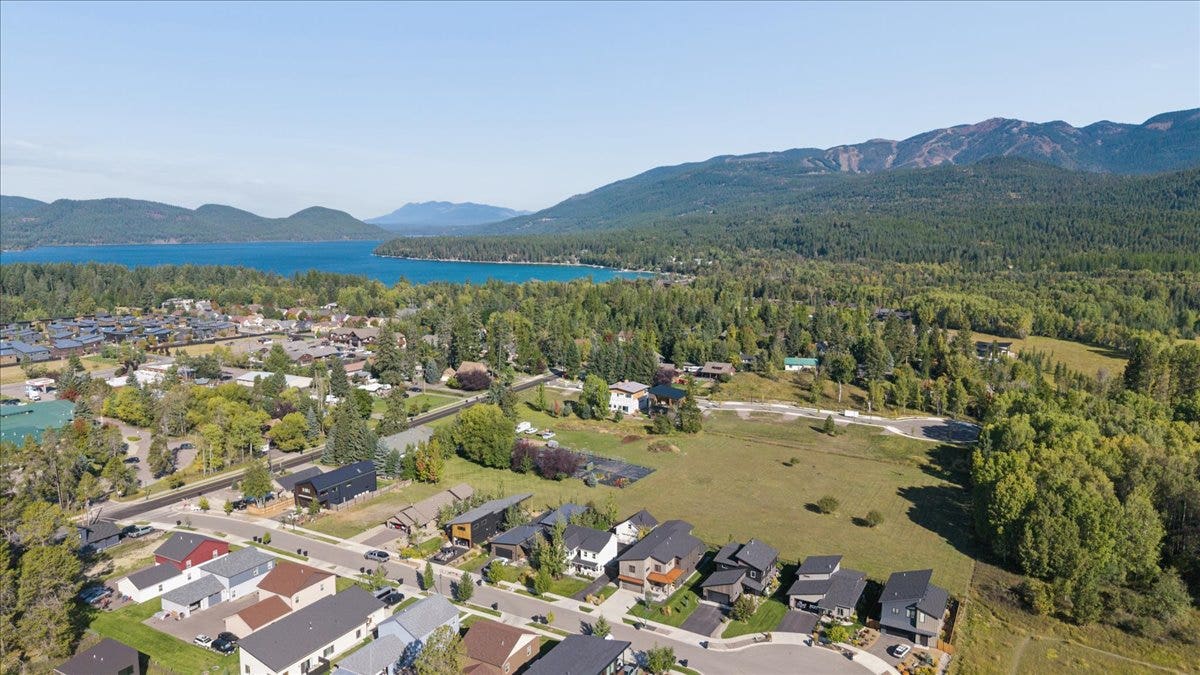 1.3 miles to City Beach (Whitefish Lake)